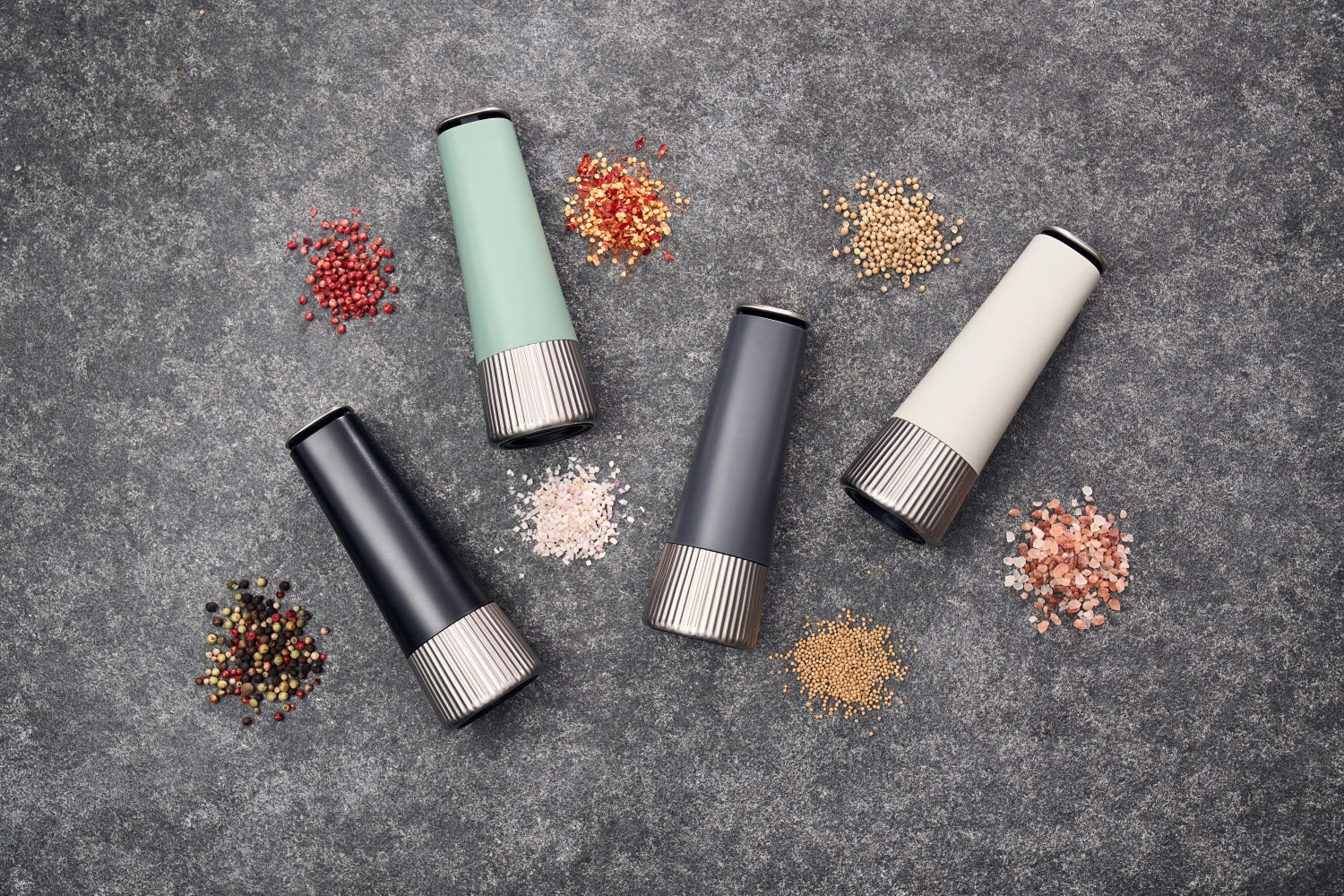 Stilvolle 19 cm Gewürzmühle in modernem Grau von Zwilling, ideal für präzises Mahlen von Gewürzen und Kräutern.