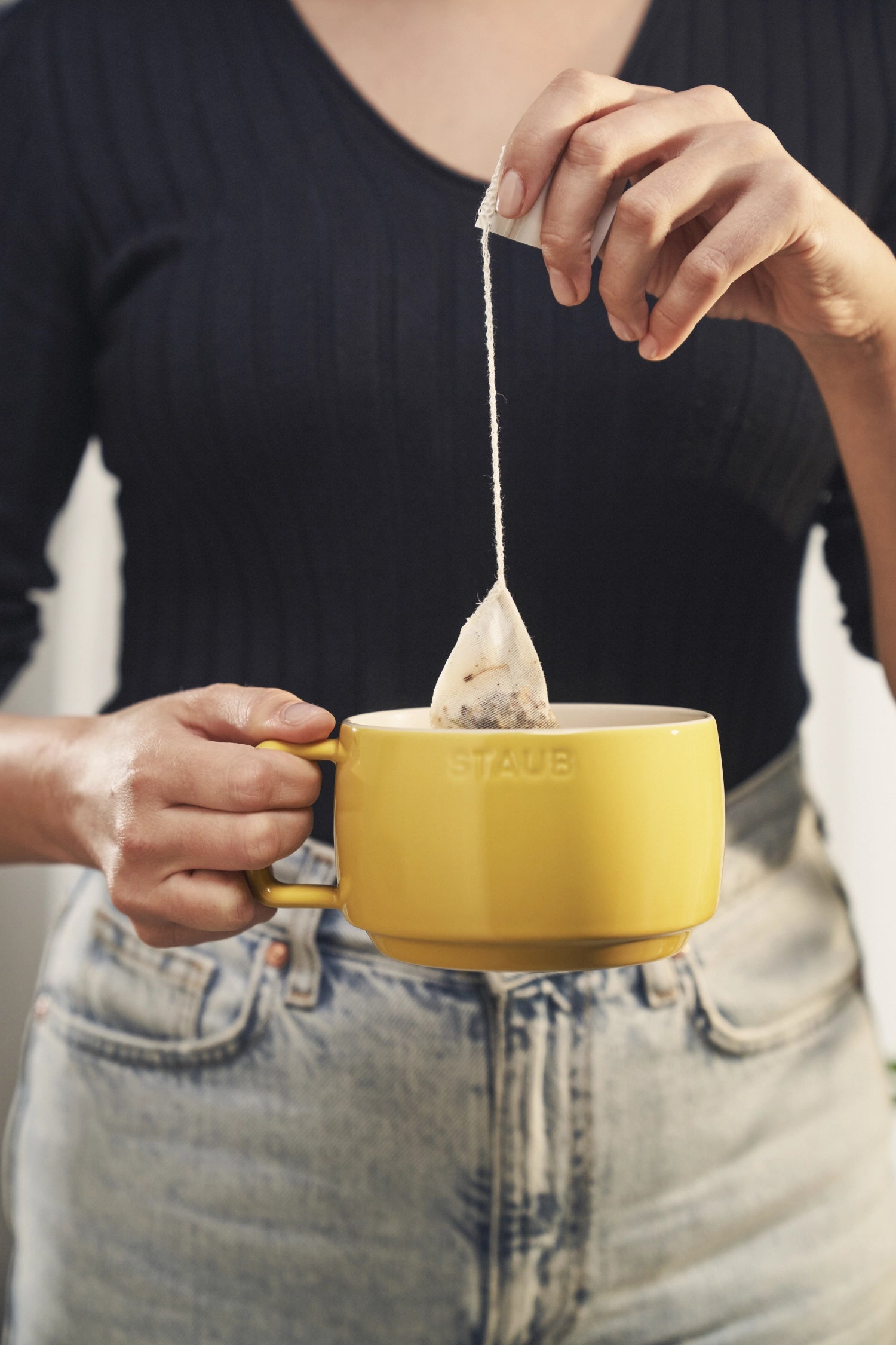 Große Tasse Citron XL von Staub mit 500ml Fassungsvermögen, ideal für Tee oder Kaffee, in frischem Gelb für einen lebendigen Akzent.