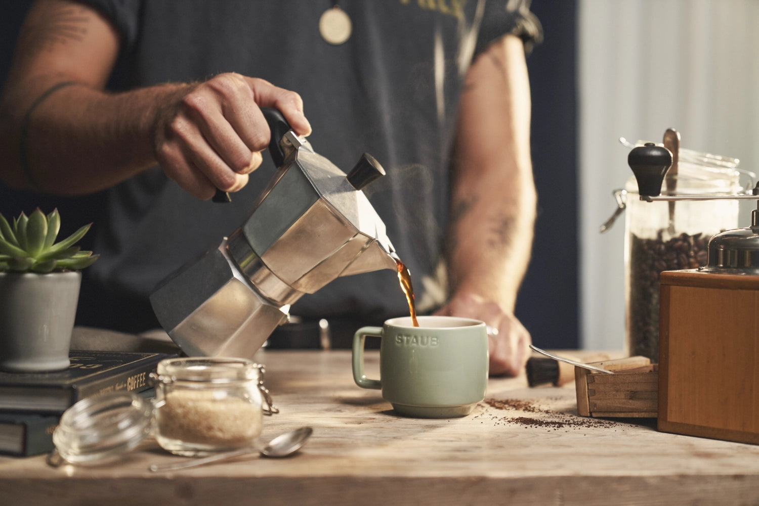 Elegante Eucalyptus Tasse S 250ml von Staub, ideal für Teeliebhaber, mit stilvollem Design und hochwertiger Verarbeitung.