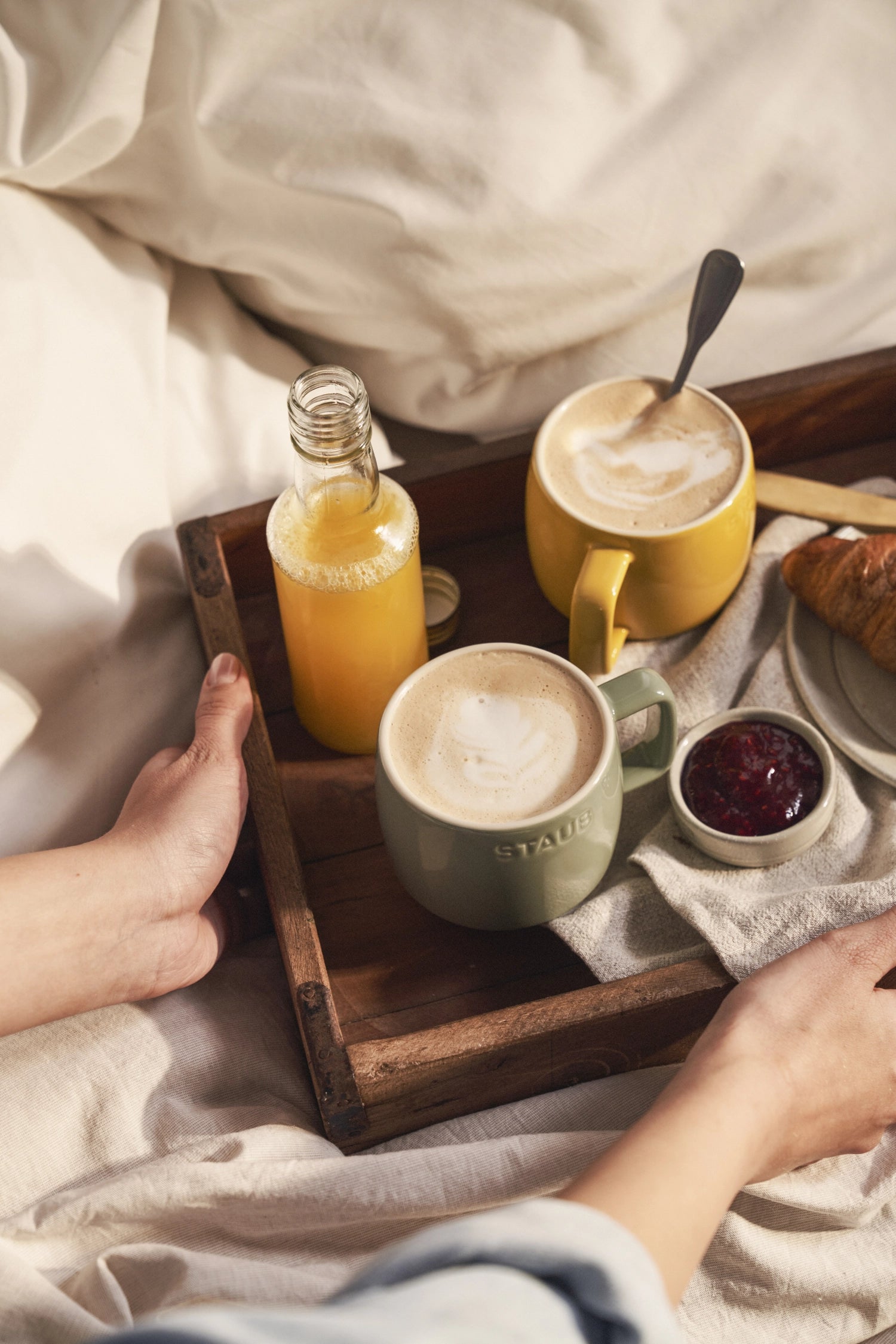 Elegante Eucalyptus Tasse S 250ml von Staub, ideal für heiße Getränke, verbindet modernes Design mit praktischer Nutzung.