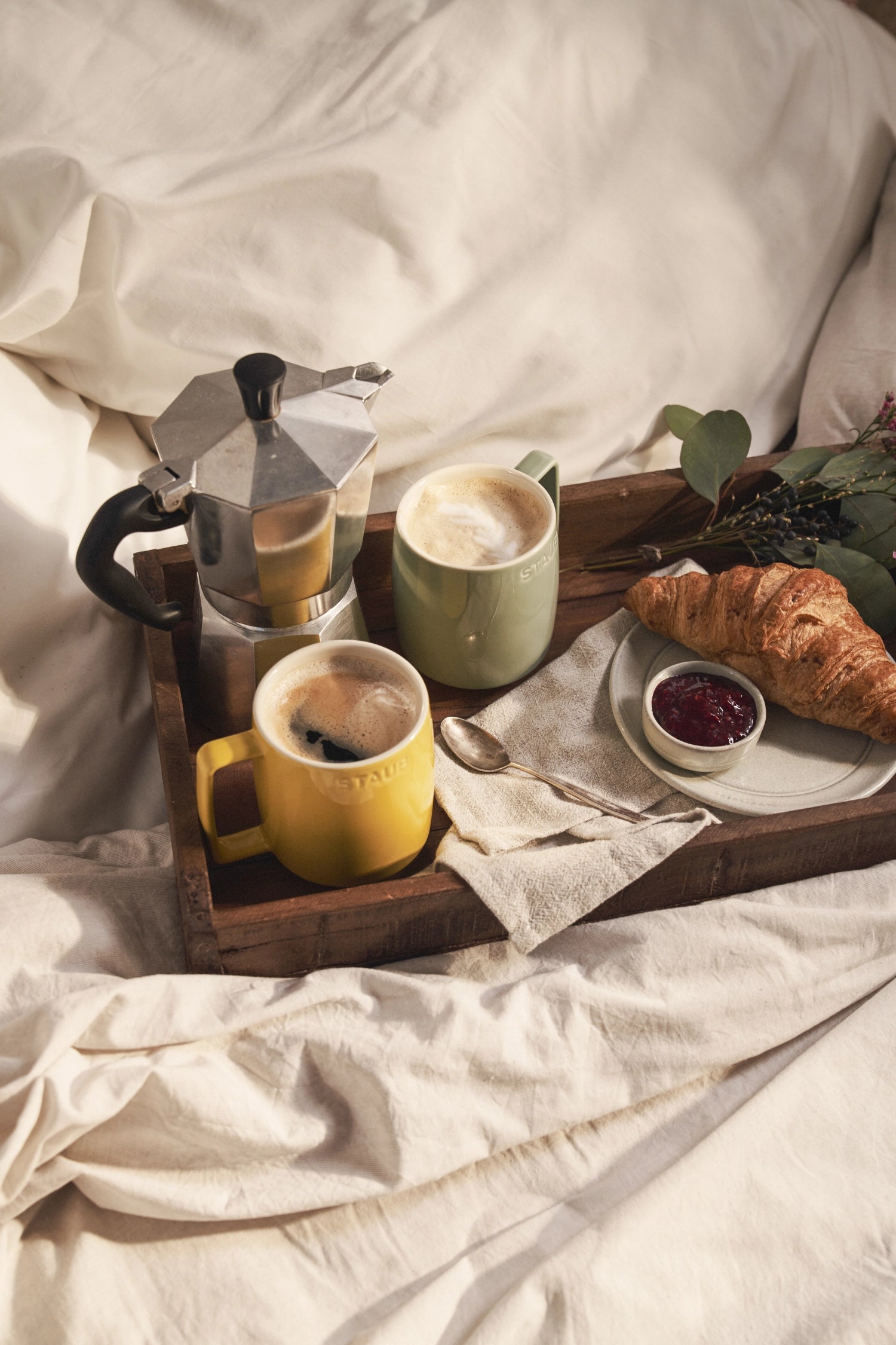 Stilvolle Eucalyptus Tasse M 350ml von Staub, perfekt für Tee und Kaffee, vereint modernes Design mit Funktionalität.