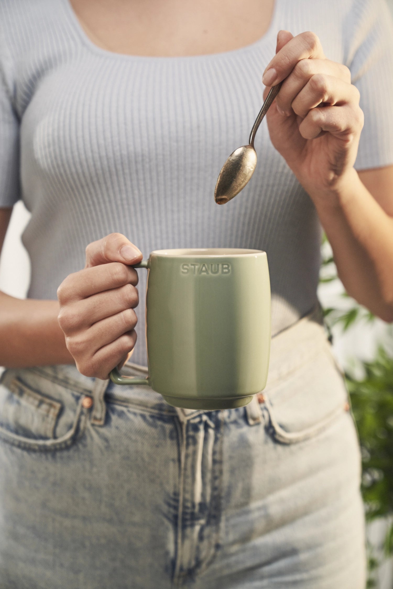 Elegante Eucalyptus Tasse von Staub, 475ml, aus hochwertigem Material, ideal für Teeliebhaber und stilvolle Kaffeepausen.