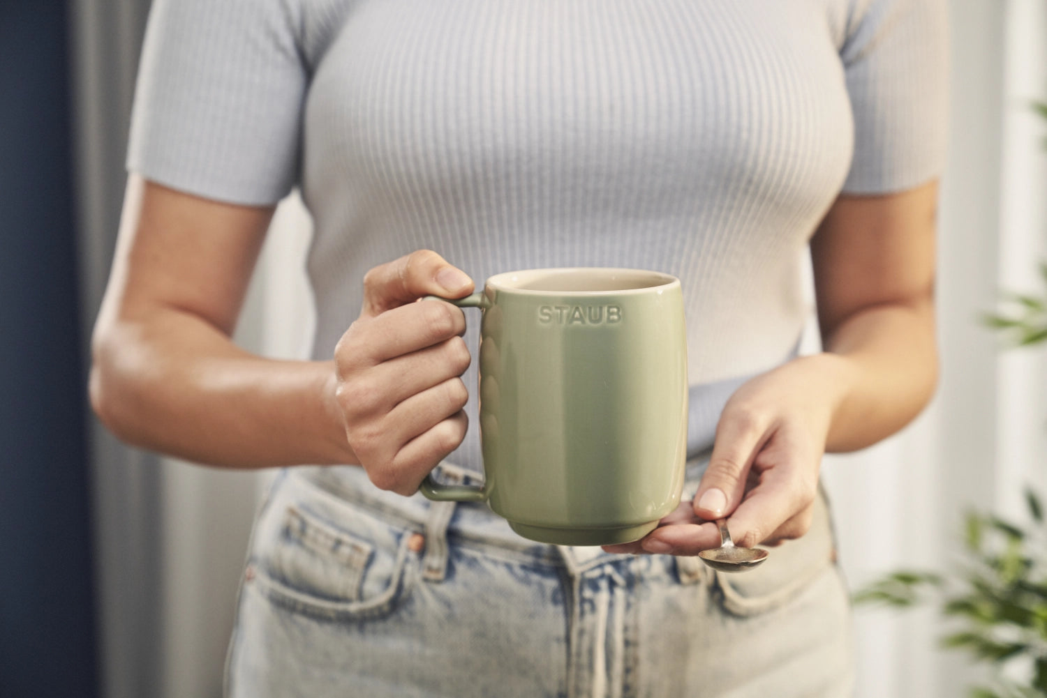 Stilvolle Eucalyptus Tasse von Staub, 475ml, perfekt für entspannte Teestunden und geschmackvolle Kaffeegenüsse.