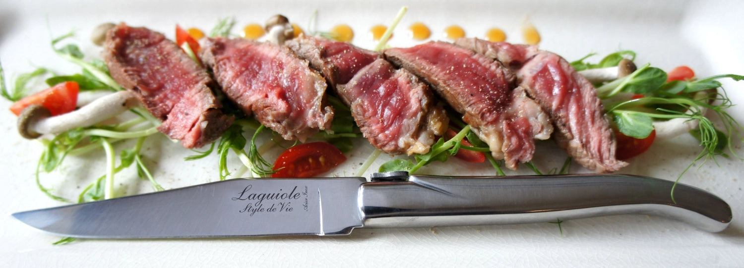 Elegantes Laguiole Luxury Line Steakmesser aus rostfreiem Stahl, perfekt für feine Steaks und stilvolle Tischgedecke.