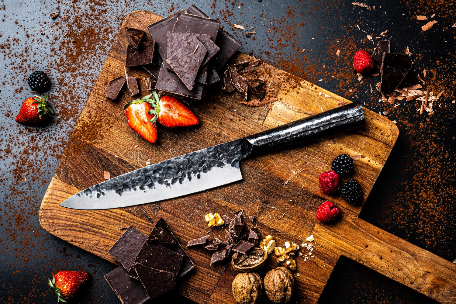 Robustes Brute Kochmesser mit 20 cm Klinge, perfekt für vielseitige Schneidarbeiten, bietet hervorragende Balance und Kontrolle beim Kochen.