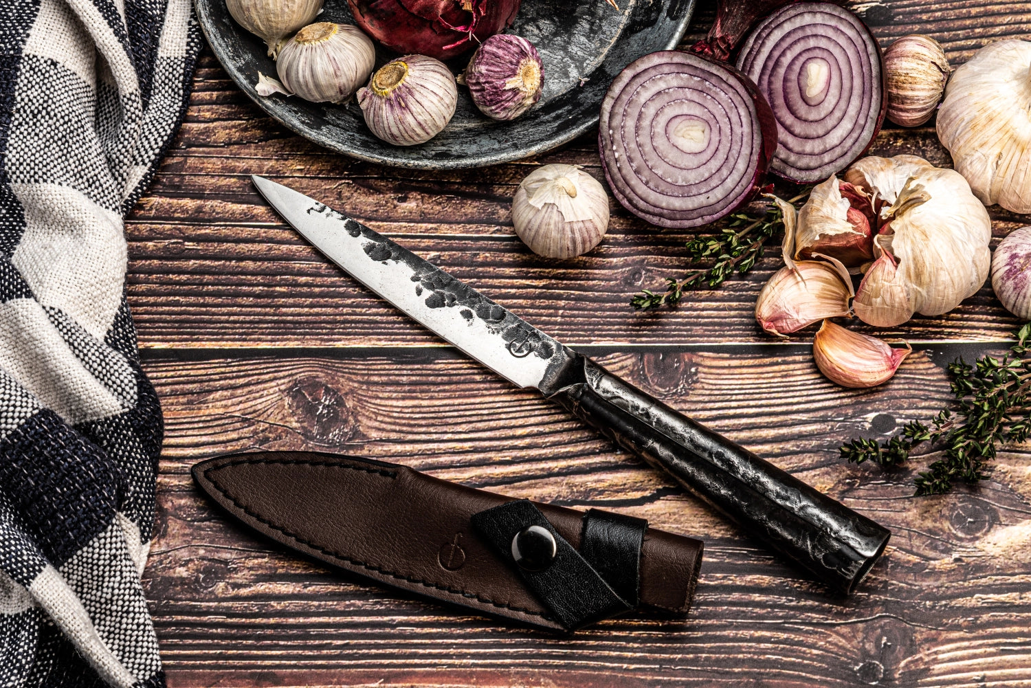 Hochwertiges Forged Universalmesser mit 13 cm Klinge, perfekt für präzises Schneiden und vielseitige Einsatzmöglichkeiten in der Küche.