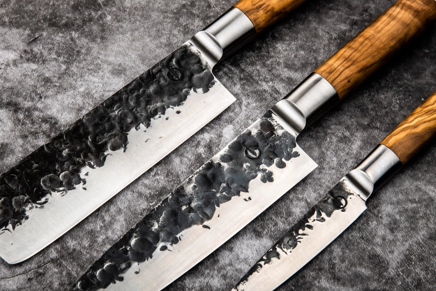 Hochwertiges 3-teiliges Olive Messerset von Forged, perfekt für Kochliebhaber, bietet exzellente Schneideleistung und stilvolles Design.