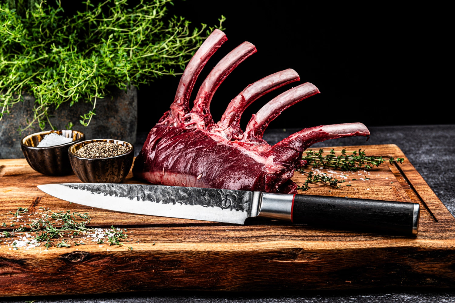 Sebra Fleischmesser mit 20 cm langer Klinge in leuchtendem Gelb, ideal für präzises Schneiden und Zubereiten von Fleisch, hergestellt von Forged.
