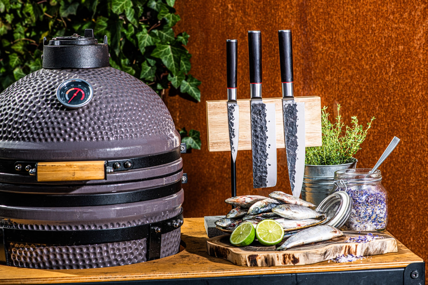 Elegantes 3-teiliges Messerset in strahlendem Gelb von Forged, perfekt für präzise Schneidarbeiten und stilvolle Küchenausstattung.
