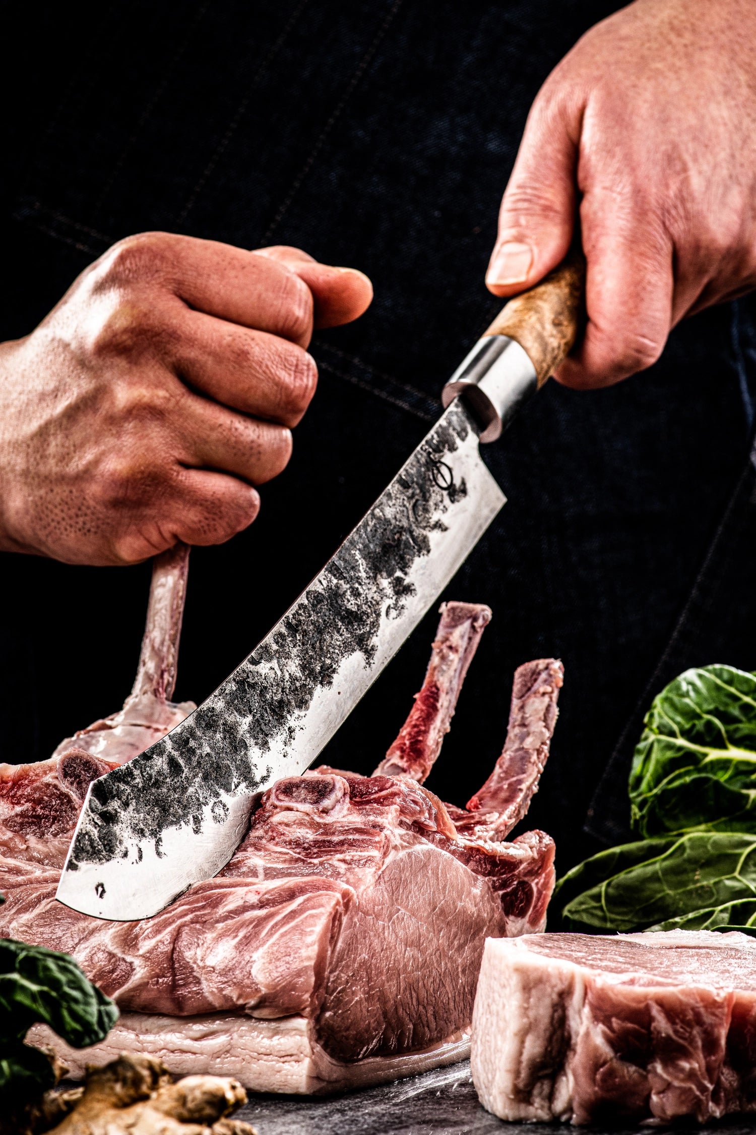 Hochwertiges VG10 Metzgermesser mit 25 cm Klinge, ideal für präzises Schneiden und Zubereiten in der Küche, von Forged.