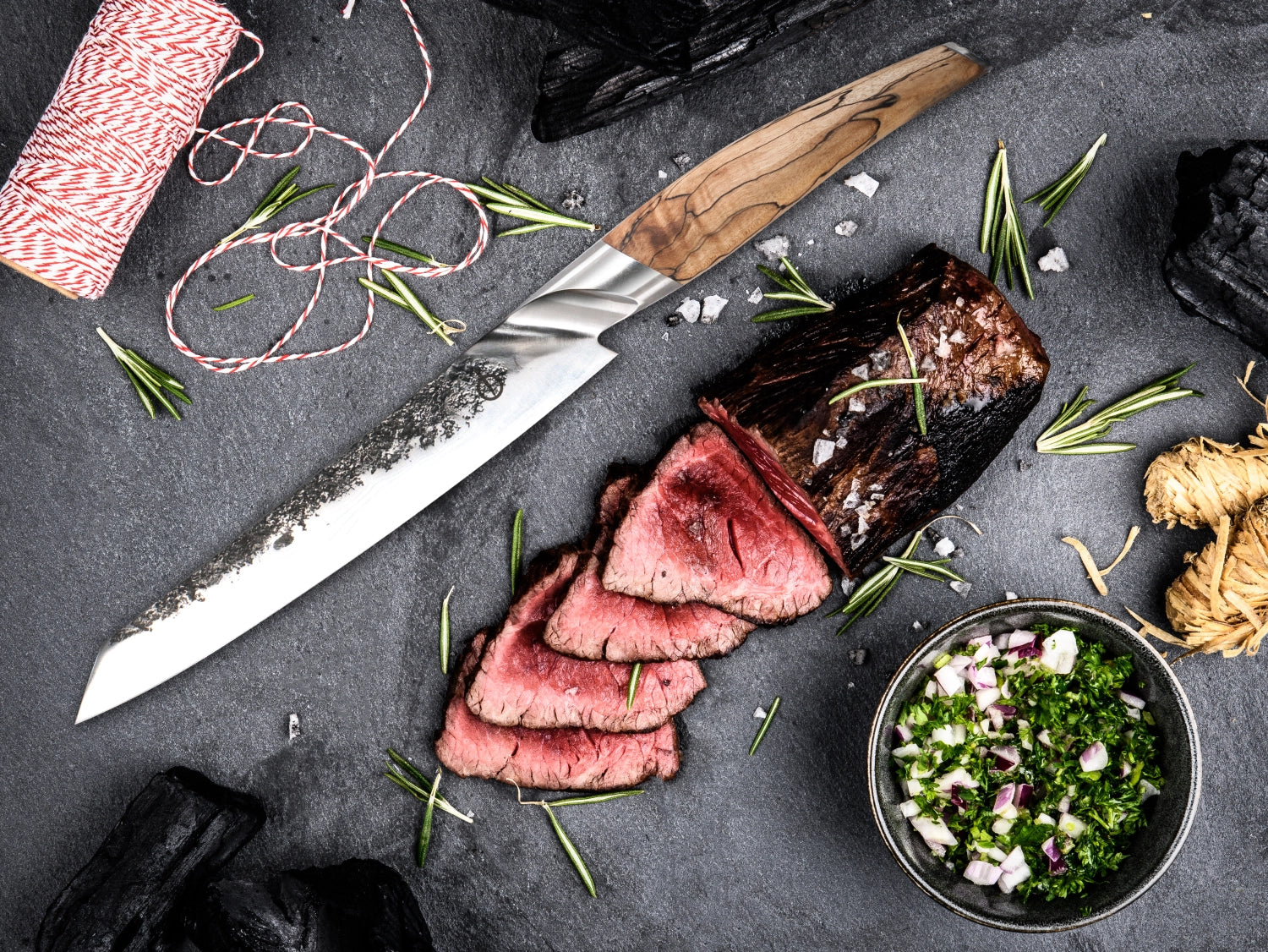 Hochwertiges Katai Fleischmesser mit 20 cm Klinge, ideal für präzises Schneiden von Fleisch, ergonomischer Griff für optimalen Komfort.