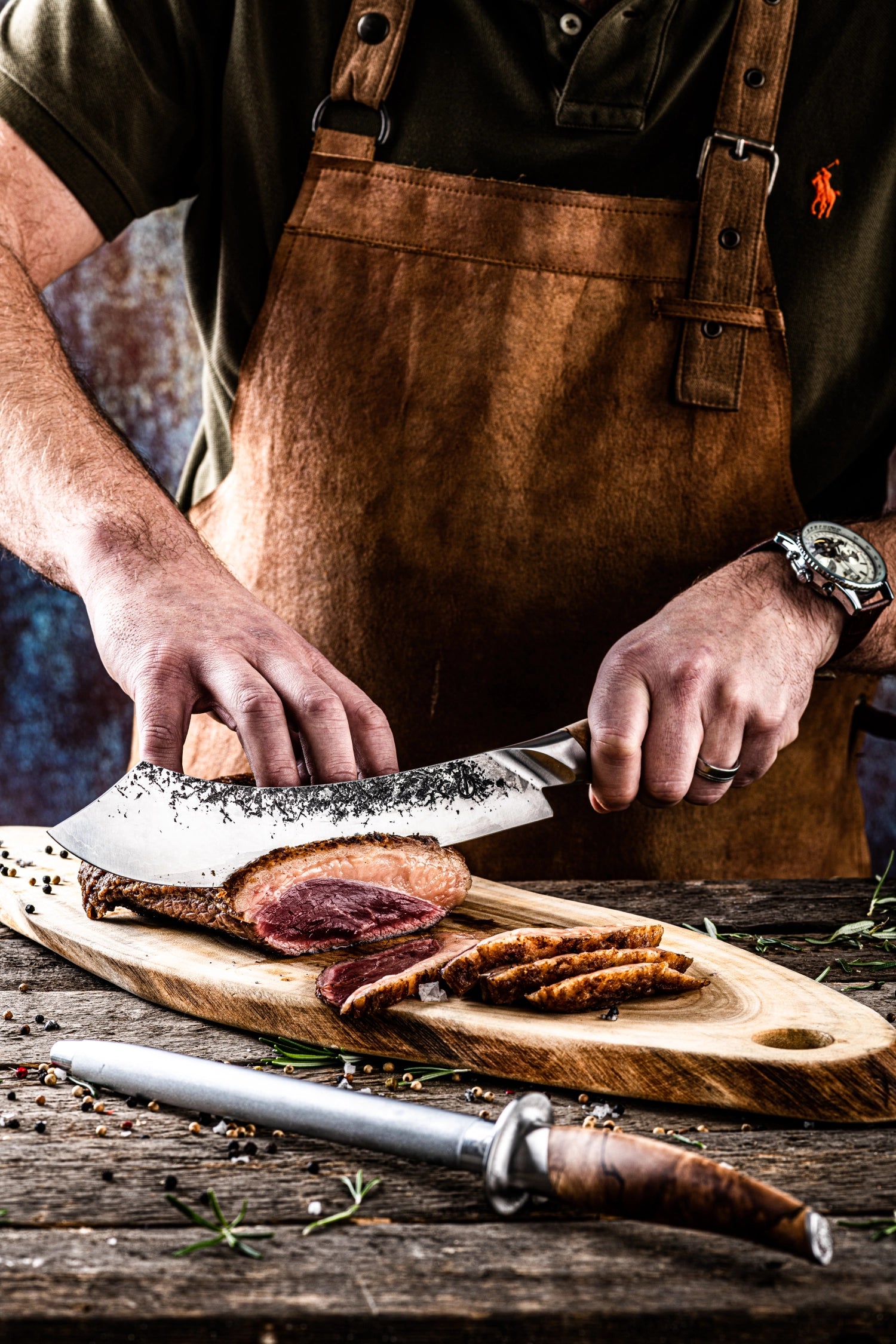 Professionelles Katai Metzgermesser 25cm von Forged, perfekt für Fleisch- und Gemüseschneiden, ergonomischer Griff für optimale Handhabung.