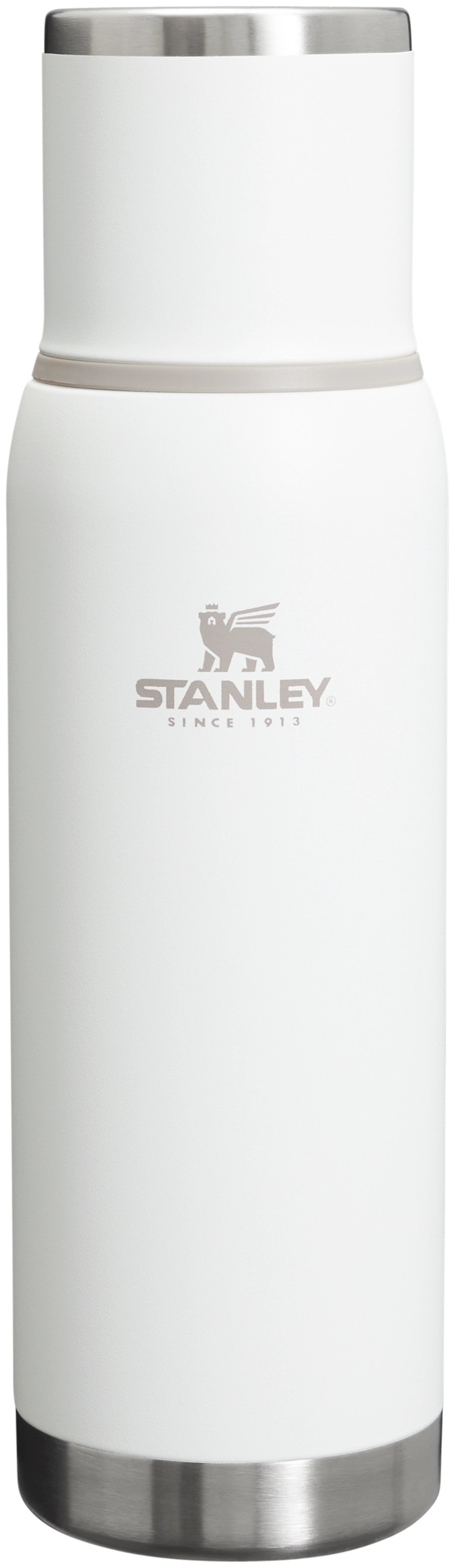 Stylische 1.0l Adventure To-Go Flasche von Stanley in Frost, ideal für Abenteuer und Reisen. Hält Getränke stundenlang frisch und kühl.