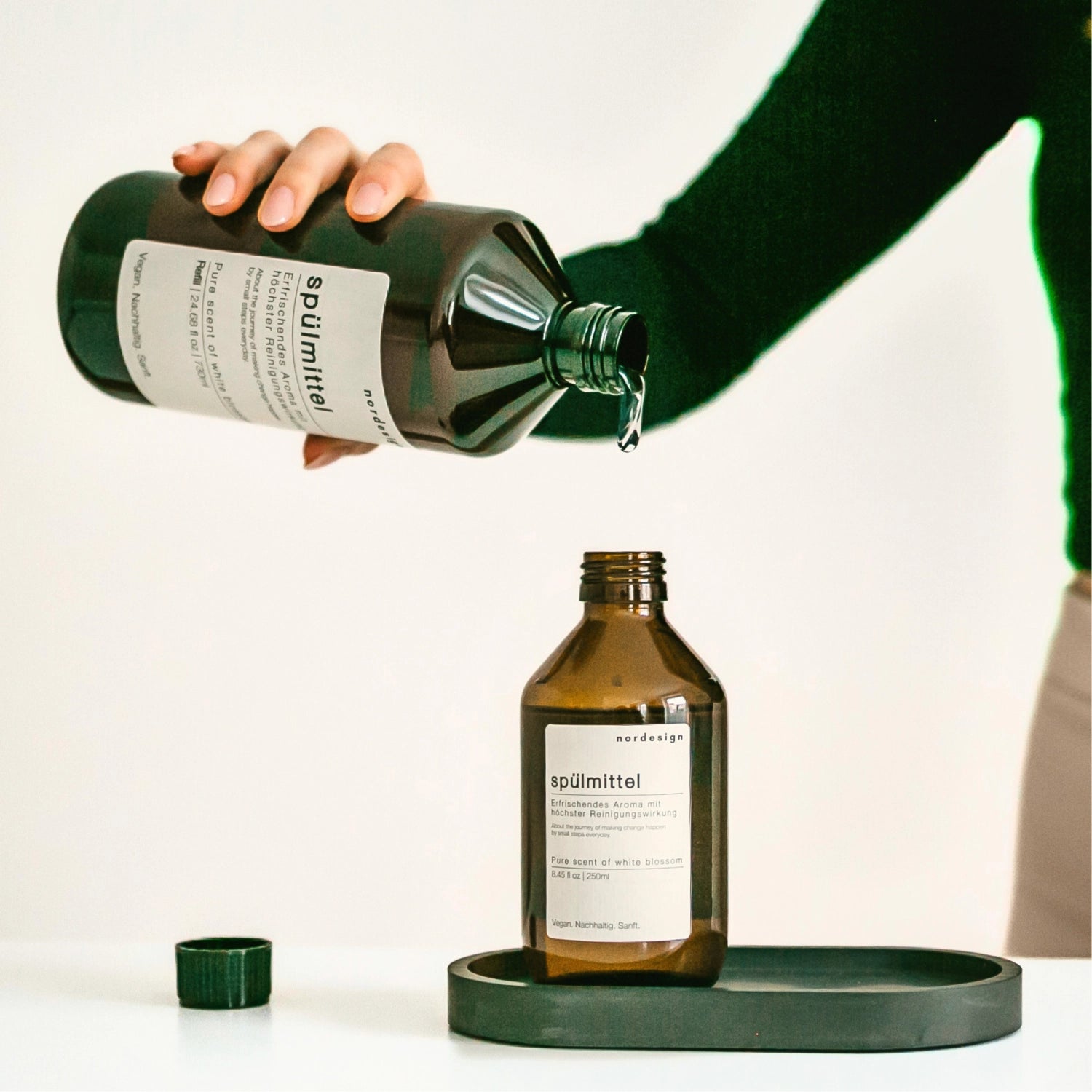 Nachfüllflasche Spülmittel 730ml mit erfrischendem Bergamot- und Lemongrass-Duft, ideal für umweltbewusste Haushalte von Nordesign.