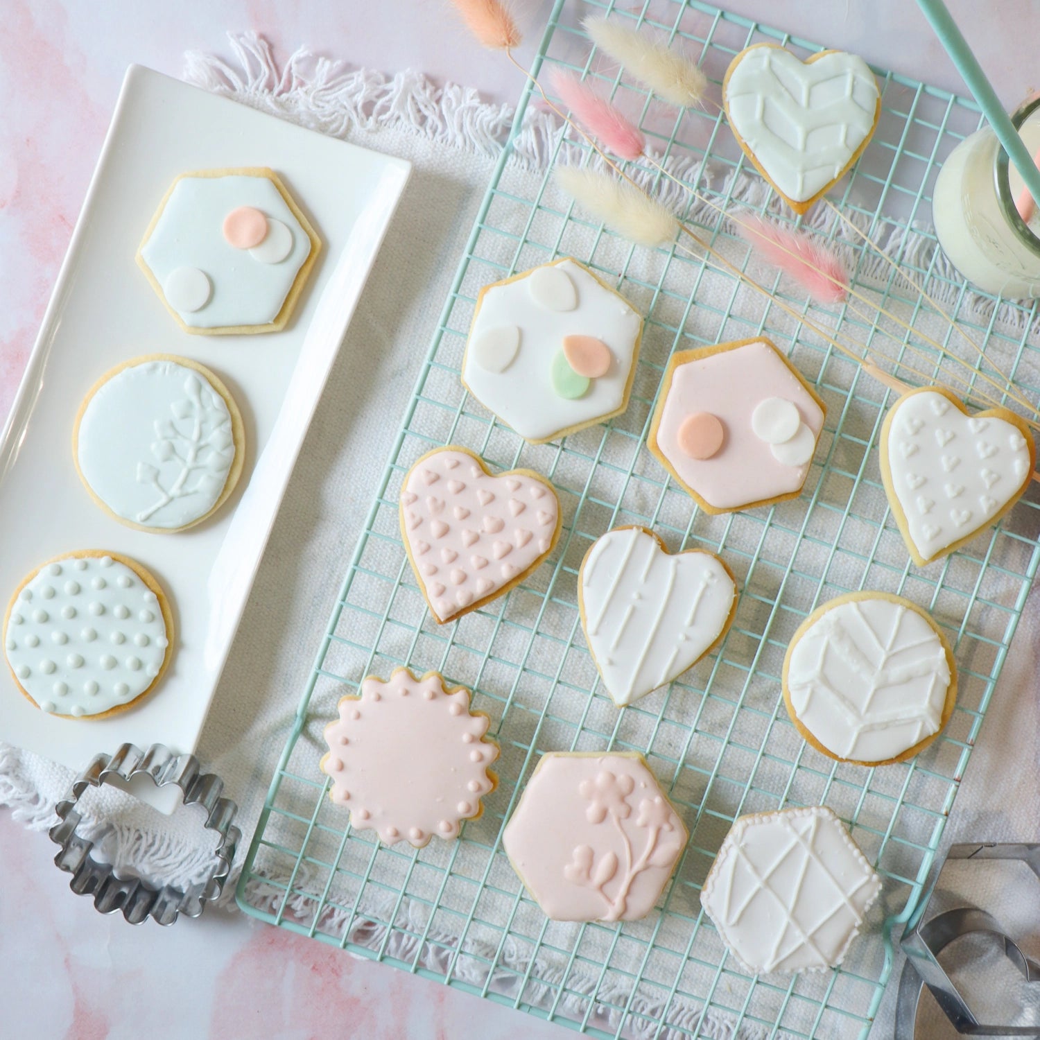 Praktisches 4er Set aus Edelstahl-Ausstechern von Scrap Cooking, ideal für das Ausstechen von Plätzchen und Dekorationen bei Backevents.