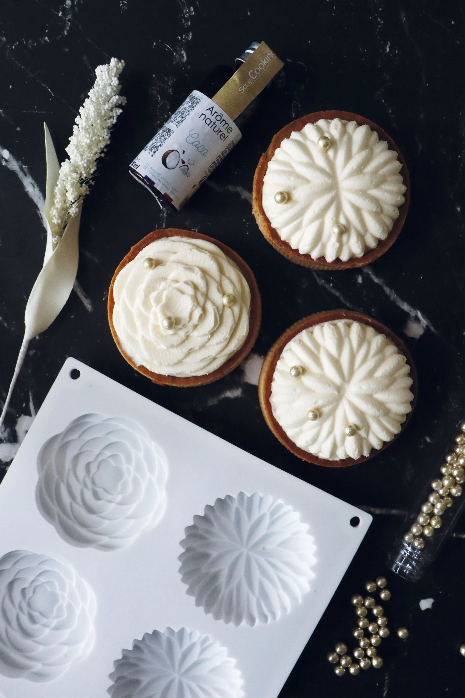 Vielseitiges 4er Set Silikonformen (D7cm) für Saint-Honoré, perfekt für die Zubereitung von kleinen, feinen Desserts und Backideen.