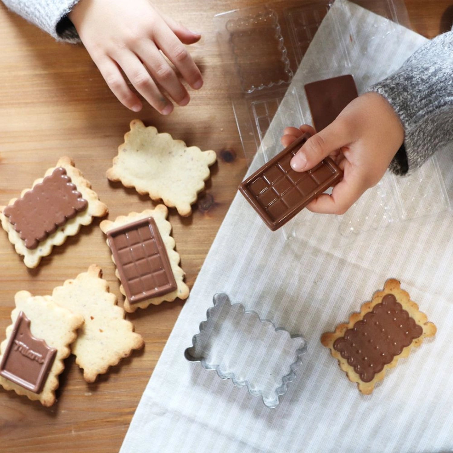 Gestalten Sie mit dem Scrap Cooking Ausstecher für Schokoladen Biskuits einzigartige Leckereien für jeden Anlass.