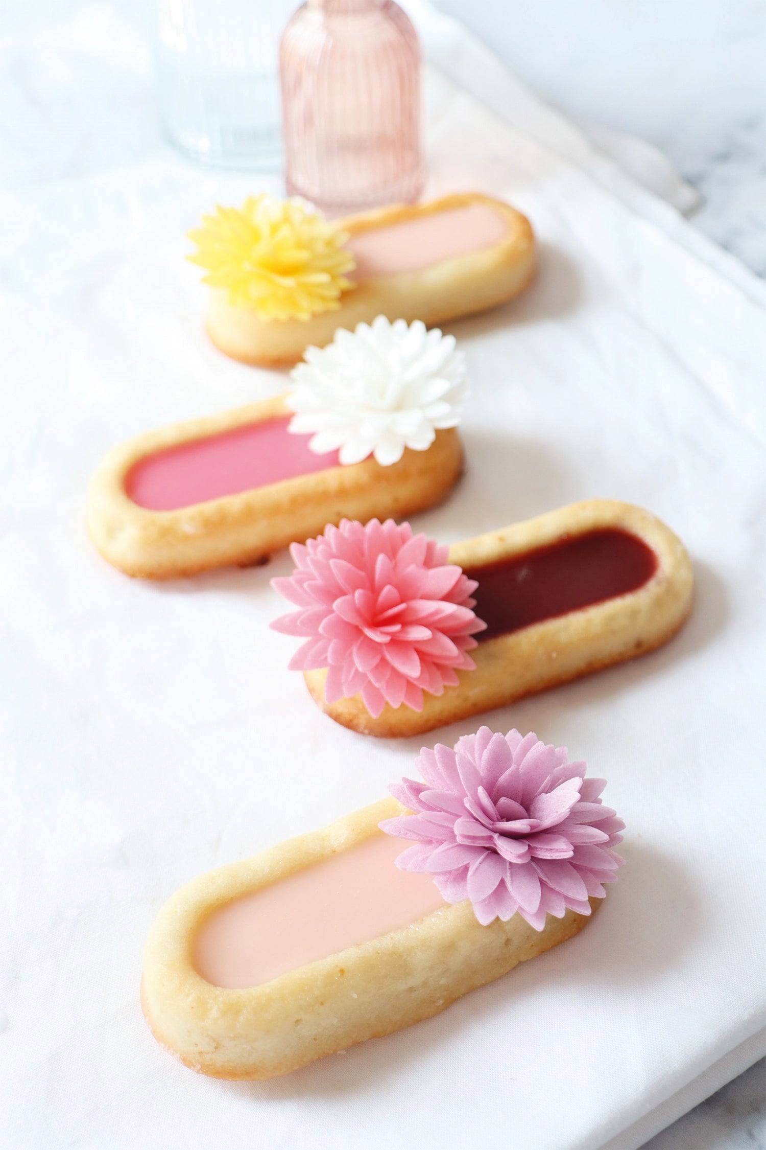 Praktische Silikonform für 6 Löffelbiskuits, perfekt für kreative Backideen und leckere Desserts in der eigenen Küche.
