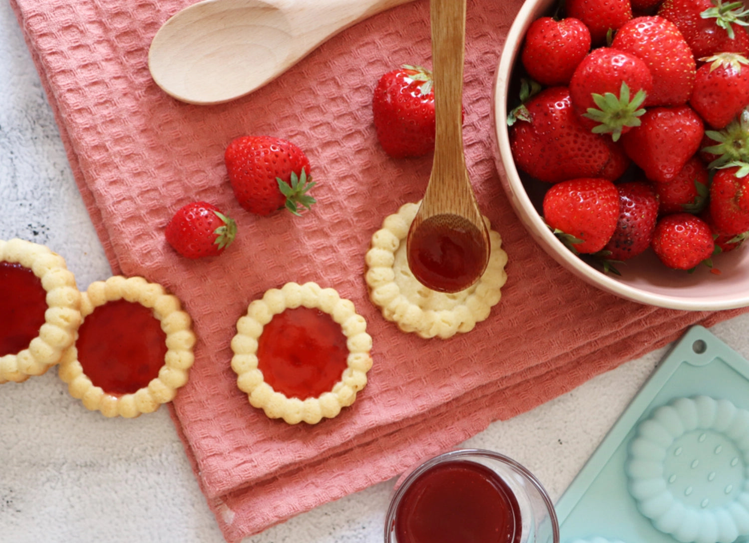 Praktische Silikonform für 11 Mini-Törtchen von Scrap Cooking, perfekt für kreative Backideen und leckere Desserts.