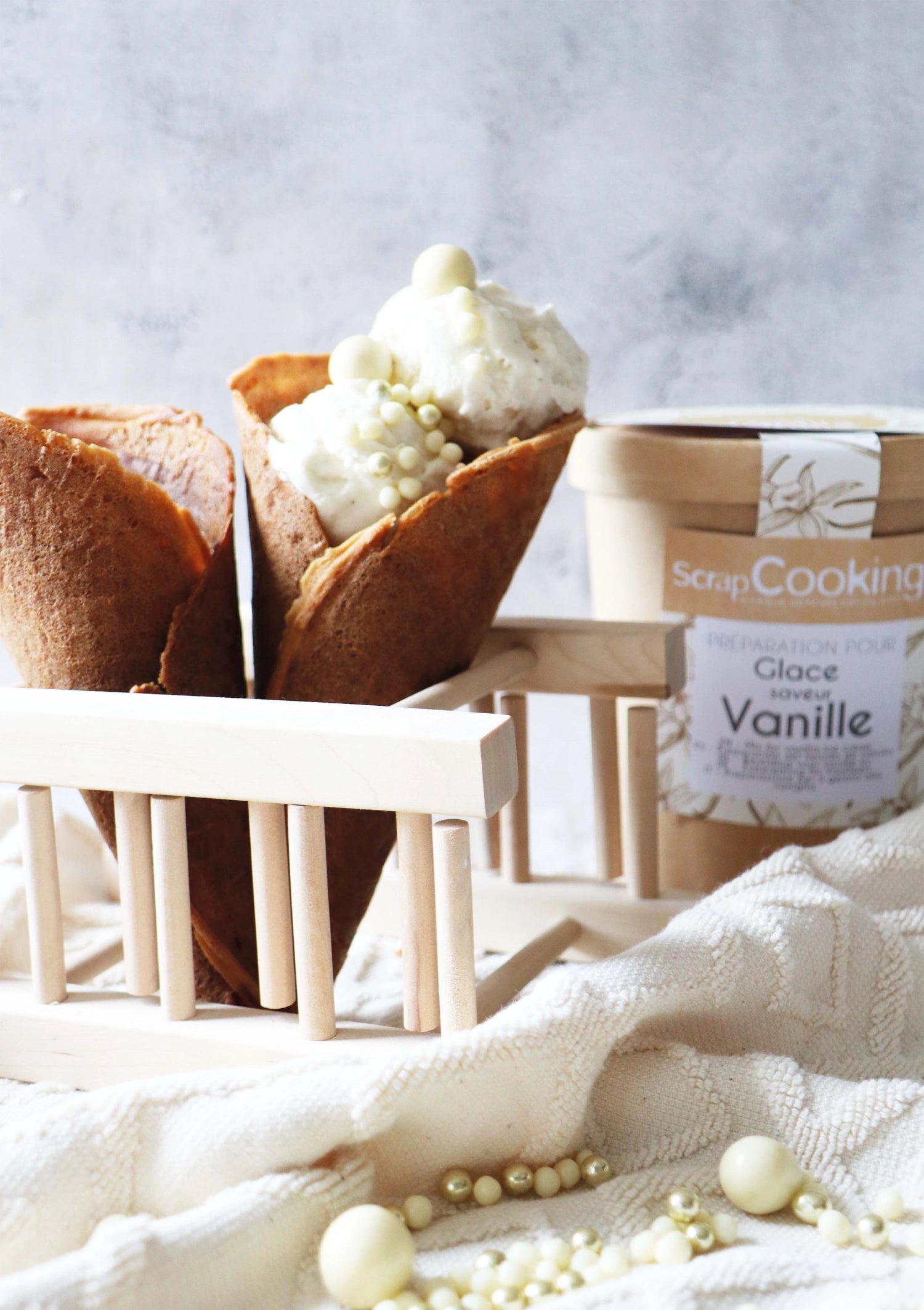 Cremige Vanille Eiscreme Fertigmischung von Scrap Cooking, 145g – perfekt für die unkomplizierte Zubereitung von köstlichem Eis zu Hause.