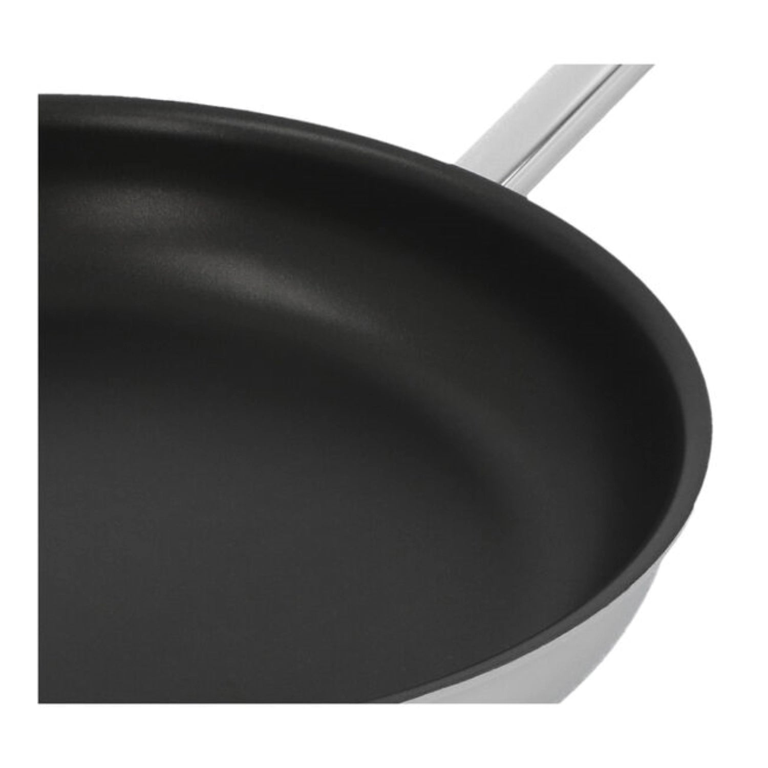 Robuste 32 cm Bratpfanne Controlinduc Pro X Duraslide von Demeyere, perfekt für präzises Kochen und müheloses Wenden von Speisen.