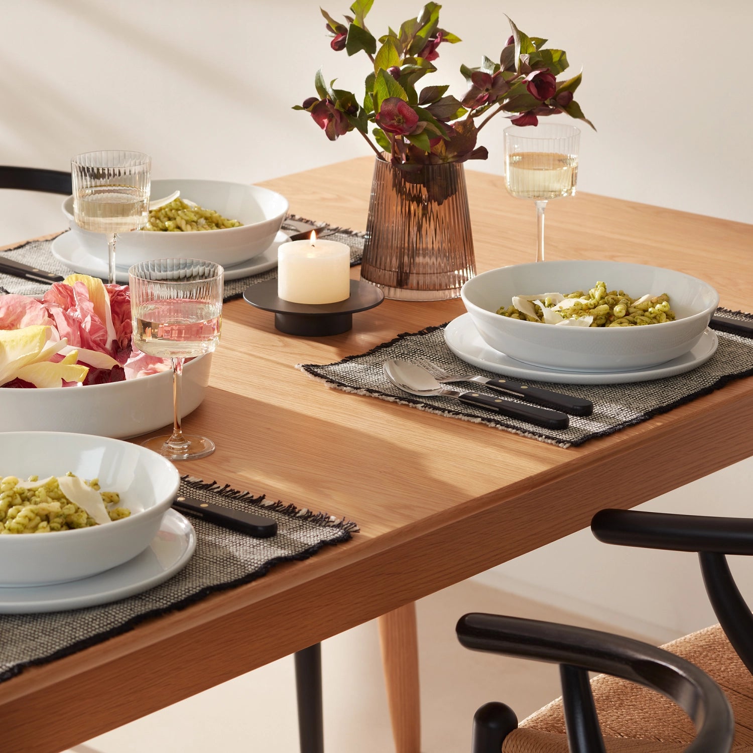 Elegantes 2er Set LSA Schalen in Weiß, Durchmesser 8 cm, perfekt für Snacks oder als dekoratives Element in jedem Raum.