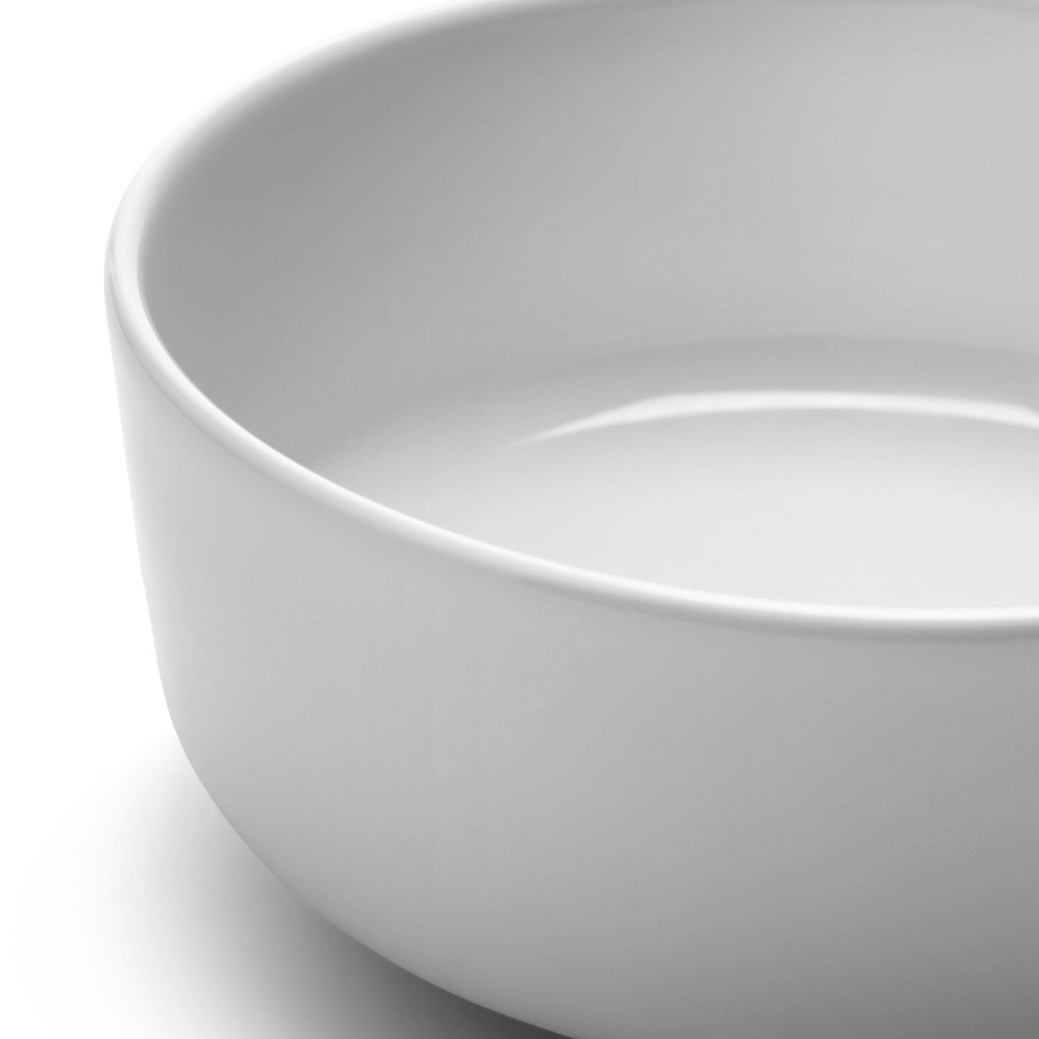 Elegantes 2er Set aus weißen Schalen (D15cm) von LSA, perfekt für die Präsentation von Snacks oder als stilvolle Deko-Elemente.