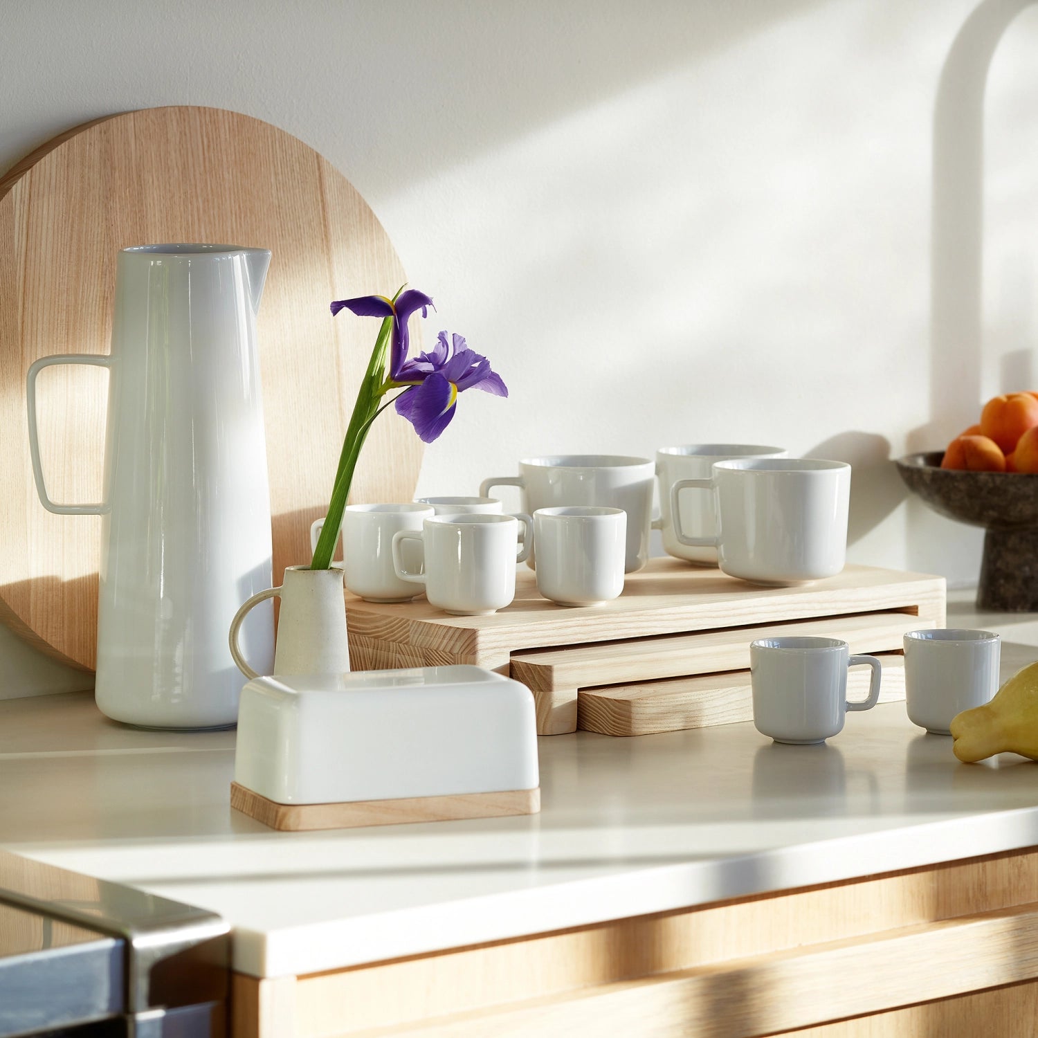 Elegante weiße Milchkanne von LSA mit 235ml Fassungsvermögen, ideal für Milch oder Saucen, Teil der stilvollen Collective Kollektion.
