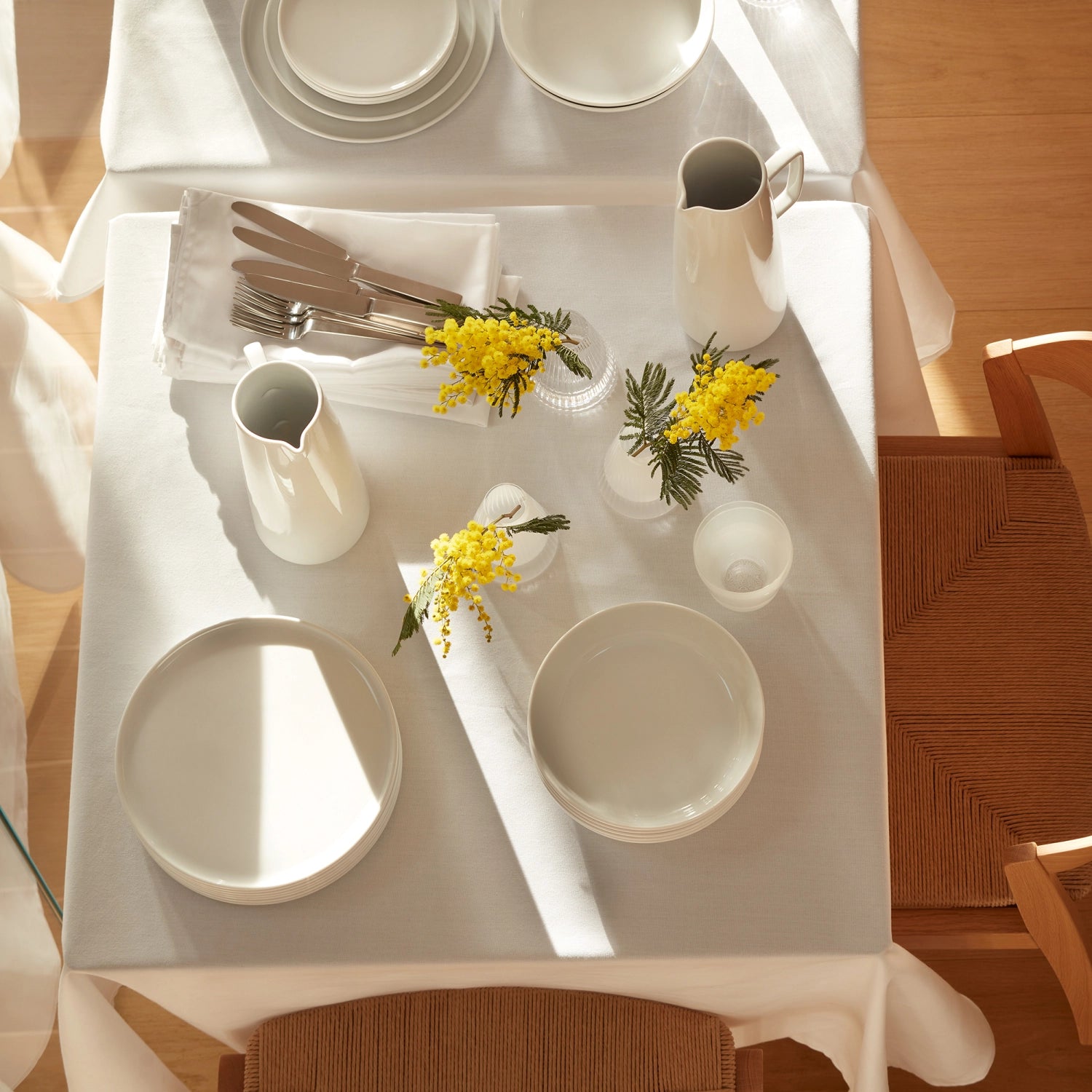 Stilvolle Milchkanne von LSA in Weiß, perfekt für das Servieren von Milch oder Saucen, aus der modernen und eleganten Collective Serie.