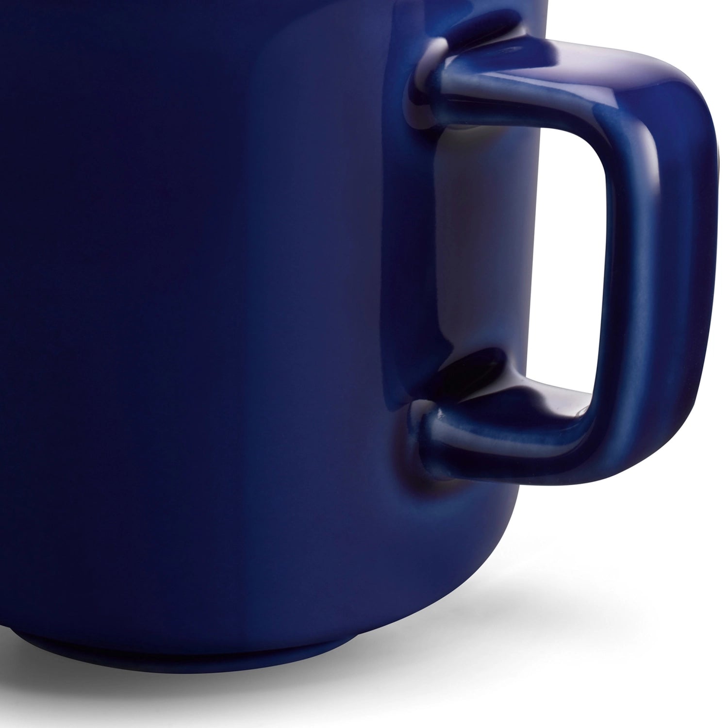 Elegantes 2er Set Kaffeetassen (370ml) in strahlendem Cobalt von LSA, perfekt für Latte Macchiato und stilvolle Kaffeemomente.