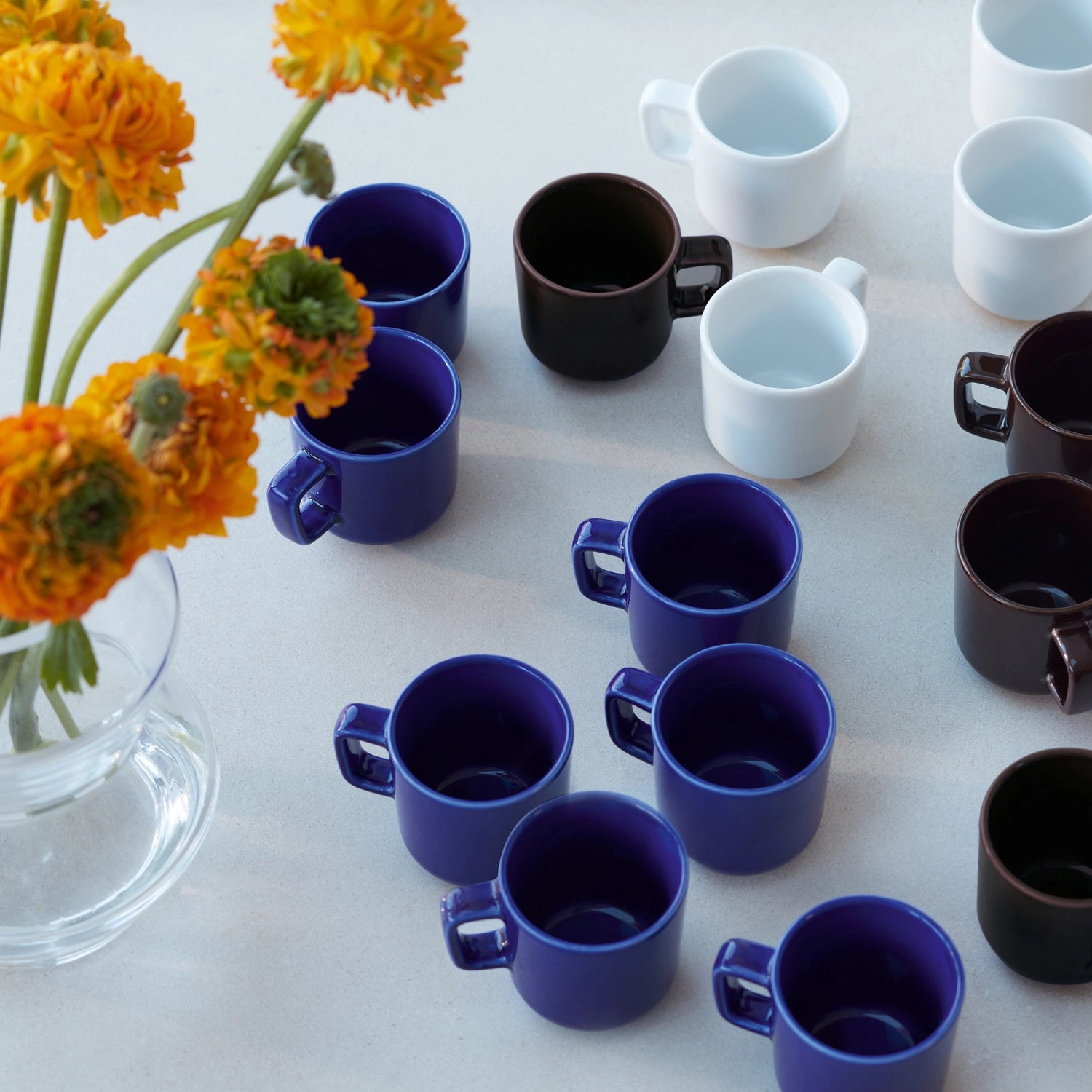 Elegante Milchkanne von LSA in Kobaltblau (235ml), perfekt für Saucen und Milch, modernes Design für stilvolle Tischdekoration.