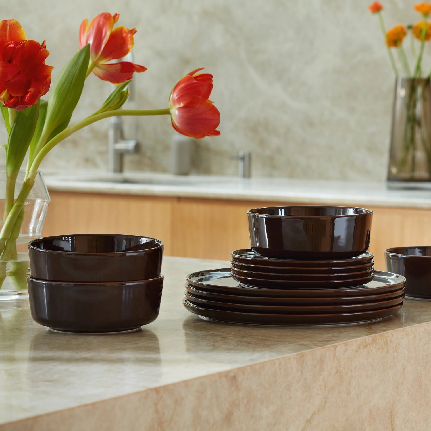 Stilvolles 2er Set Schalen in Mocha (D8cm) von LSA, ideal für die Präsentation von Snacks oder als ansprechendes Deko-Accessoire.