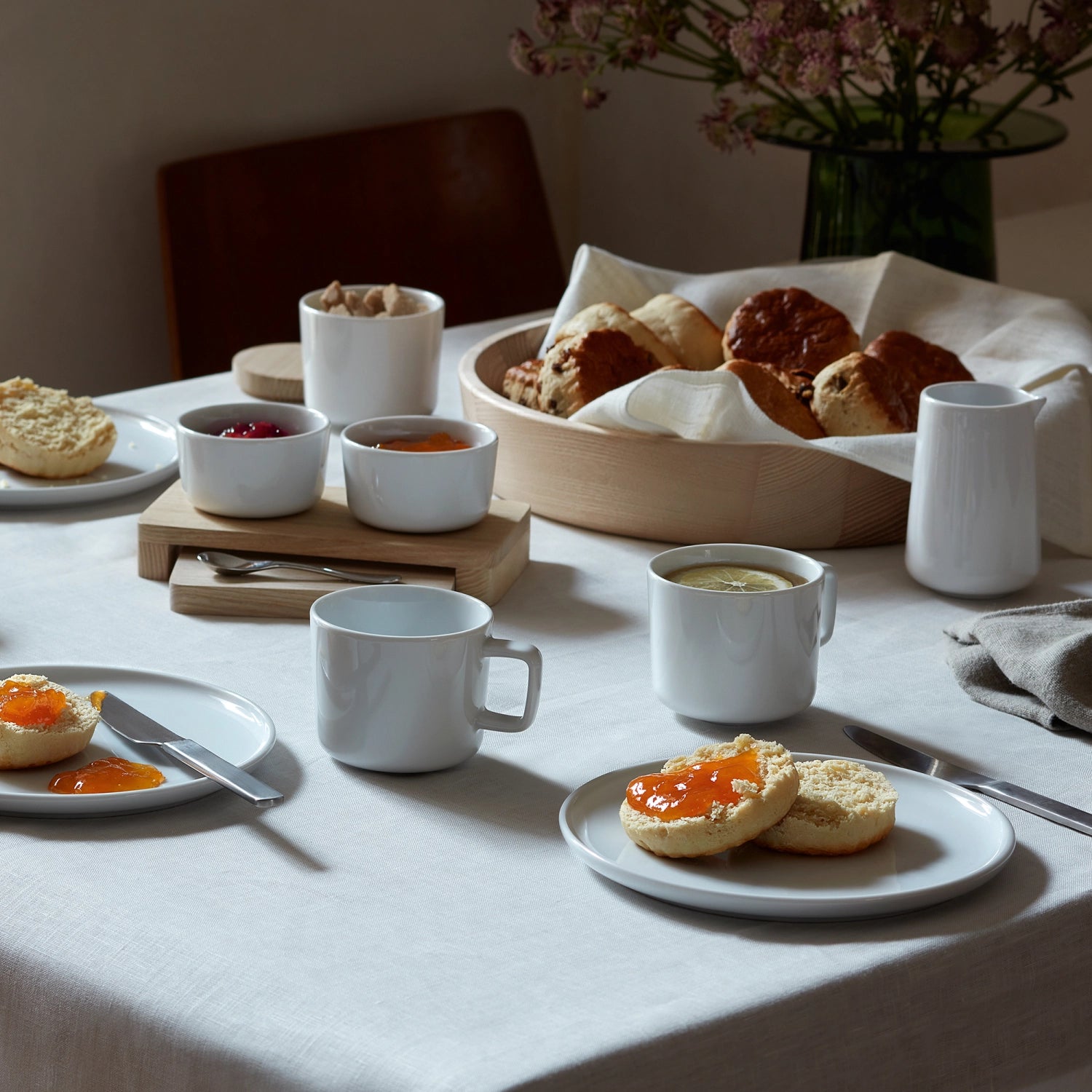 Elegantes Servierset aus weißem Eschenholz von LSA, Maße 19.5x16x8 cm, perfekt für ansprechendes Anrichten von Snacks und Beilagen.