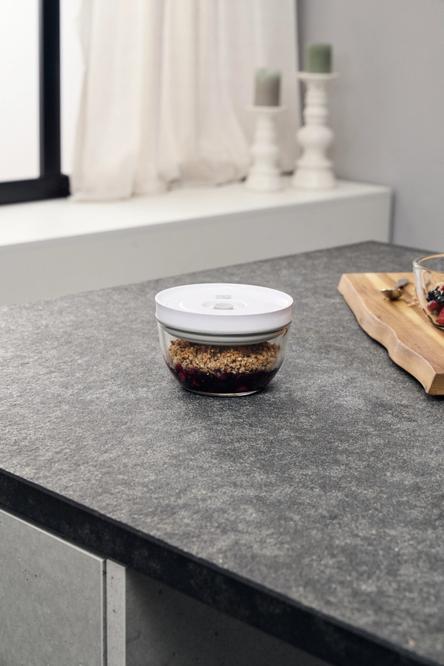 Vakuumschüssel Fresh & Save S von Zwilling aus Glas, ideal zum Frischhalten von Lebensmitteln, elegant und funktional.