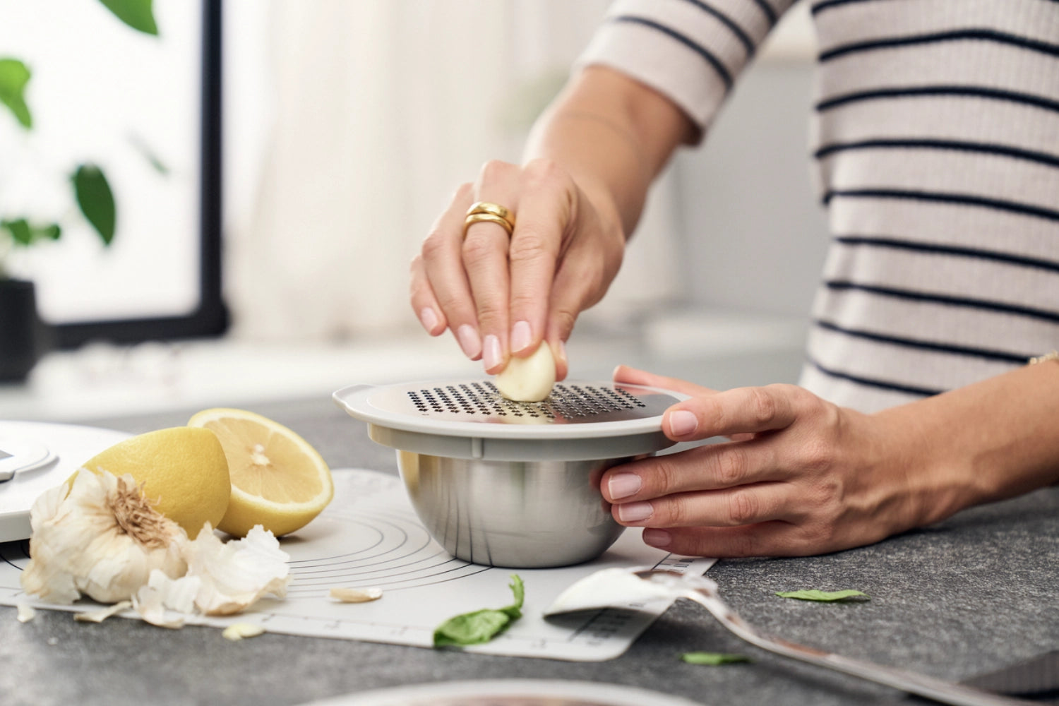 Vielseitiges 5-teiliges Zubehörset von Zwilling für die vakuumierte Aufbewahrung, sorgt für optimale Frische und Haltbarkeit von Lebensmitteln.