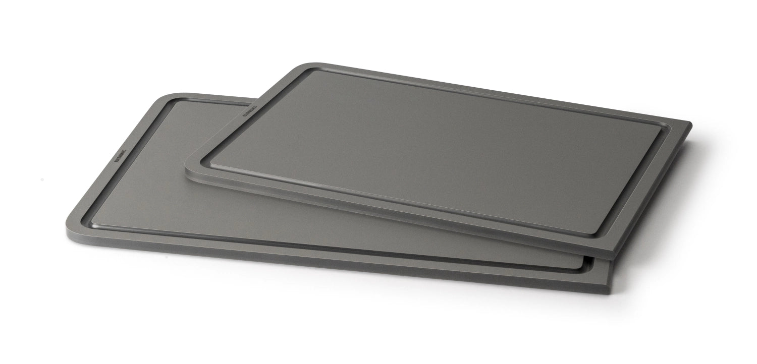 Duracore Tranchierbrett in Grau, 38.5x27x0.9 cm, robust und langlebig, ideal zum Schneiden und Servieren in der Küche.