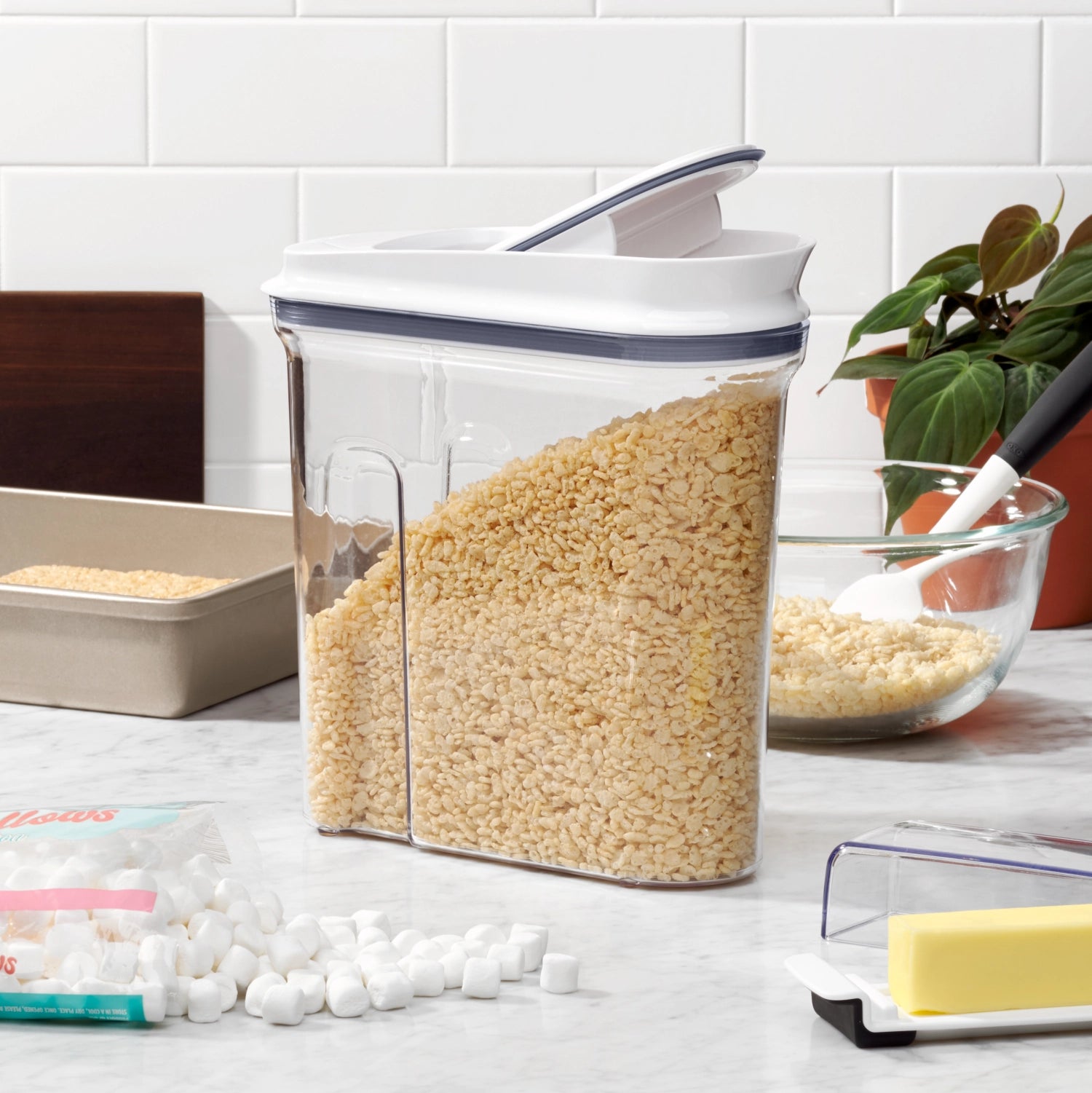 Große OXO Good Grips Pop Müsli Box mit 4,2L Volumen, ideal zur Aufbewahrung von Müsli und Snacks, funktionales und elegantes Design.