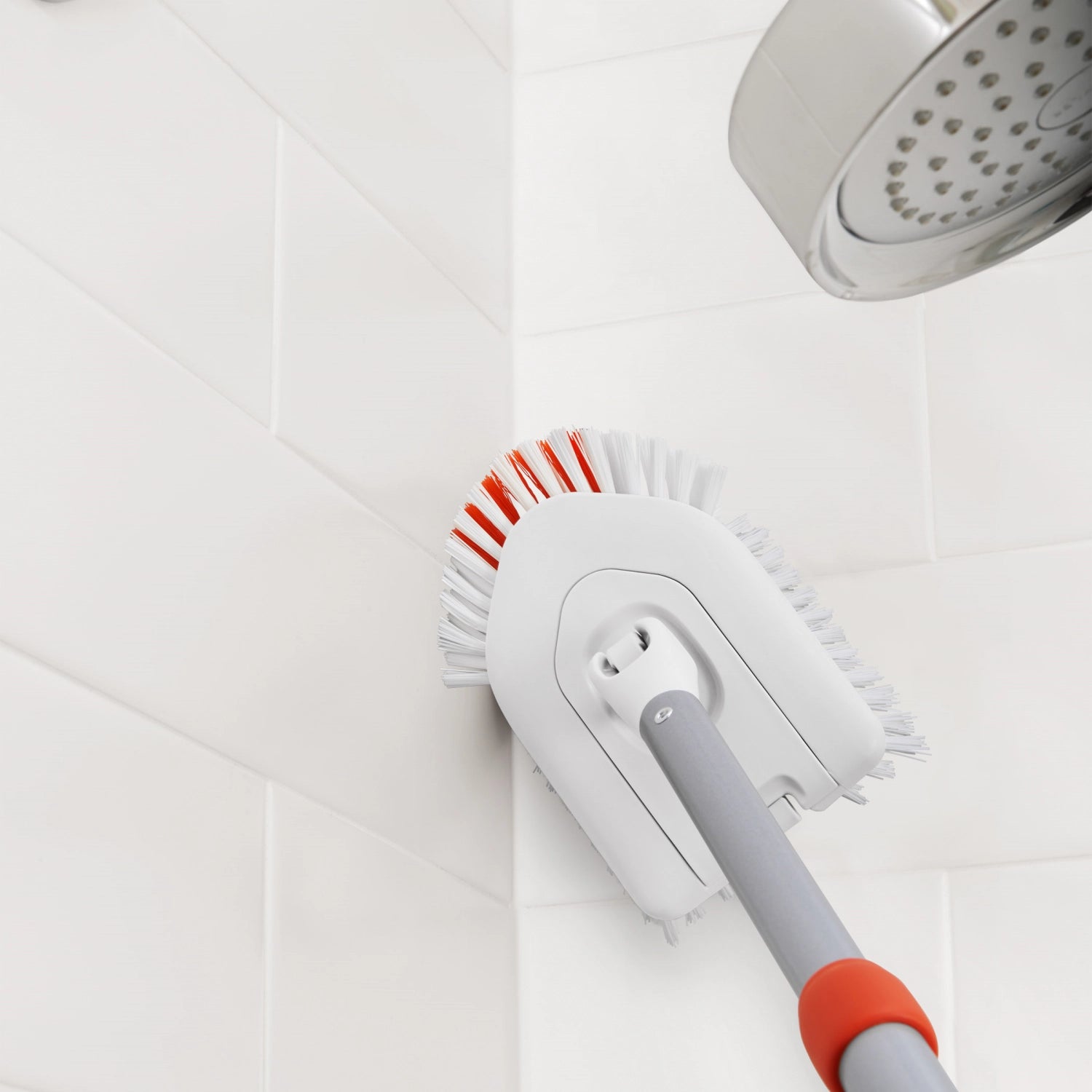Ersatzkopf für den OXO Good Grips Duschreiniger, ausziehbar und effektiv für die Reinigung von Duschflächen, ideal für Badezimmeraccessoires.