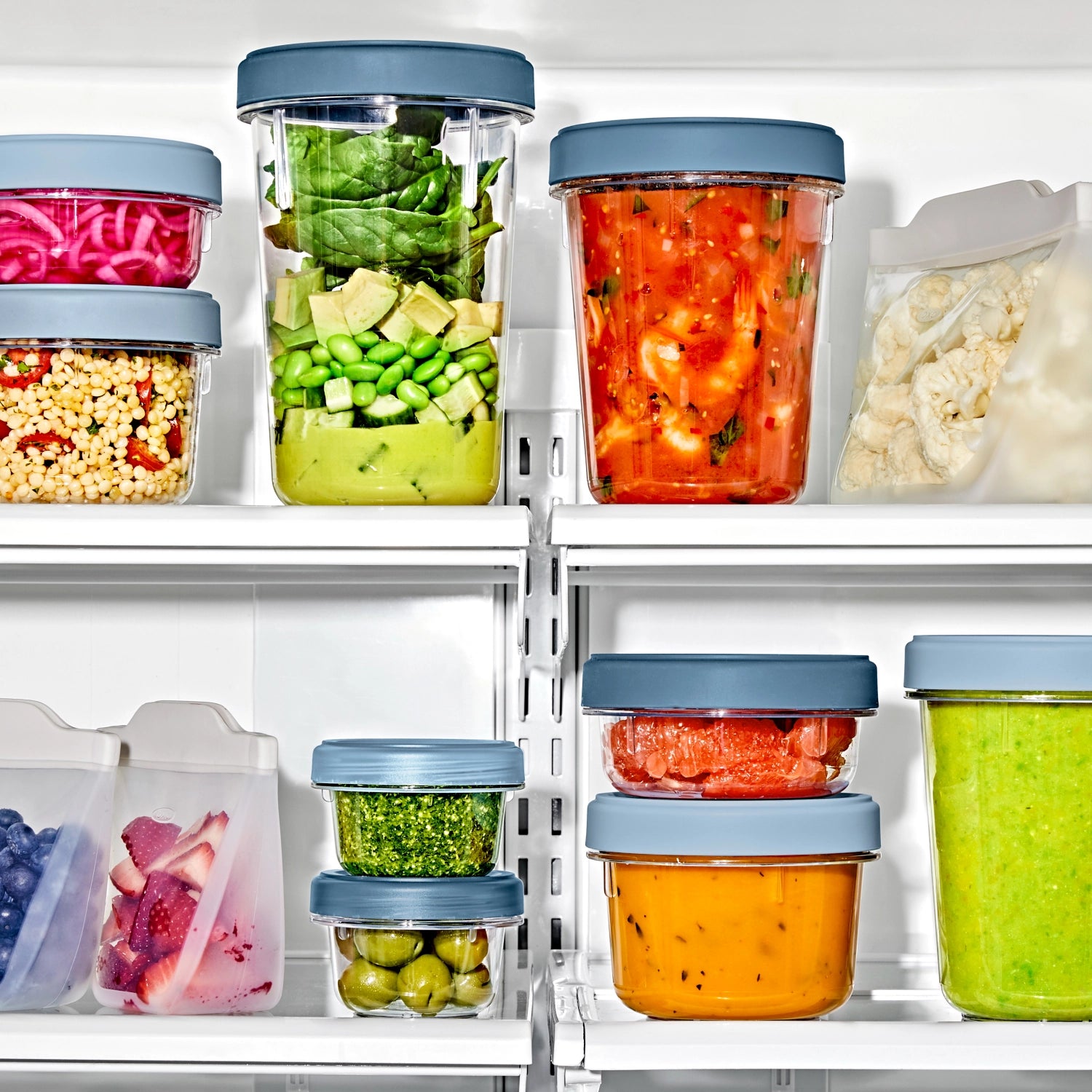 Praktisches 2er Set OXO Good Grips Twist & Stack Aufbewahrungsboxen (550ml) für effiziente und flexible Lebensmittelorganisation.