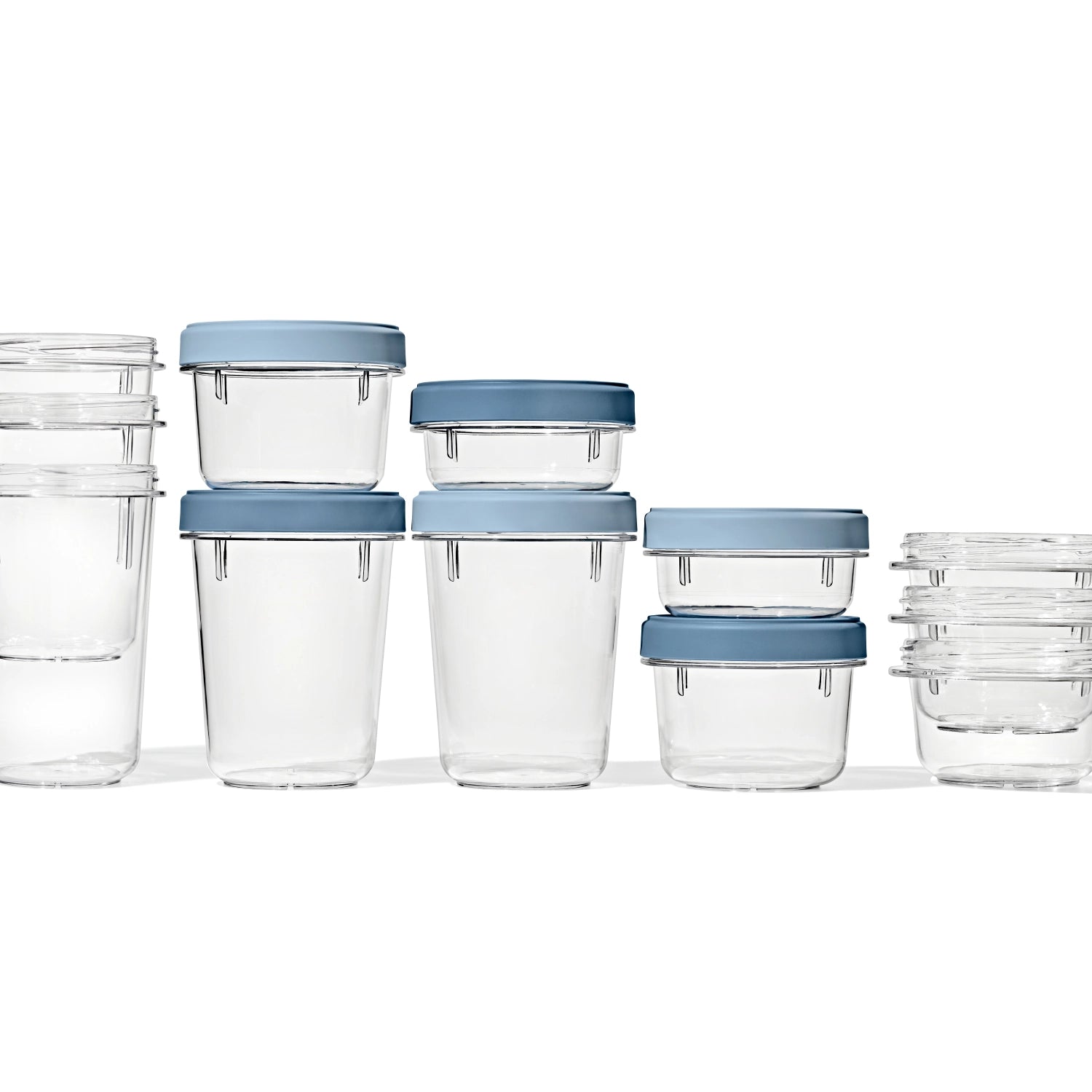 Zwei OXO Good Grips Twist & Stack Aufbewahrungsboxen (900ml) für effiziente und flexible Aufbewahrung von Lebensmitteln, ideal für jede Küche.