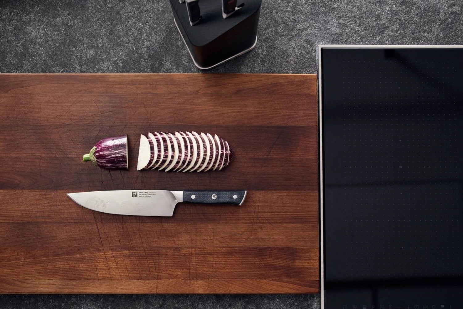 Elegantes Zwilling Spectrum Kochmesser mit 200mm Klinge, perfekt für präzises Schneiden und vielseitige Anwendungen in der Küche.