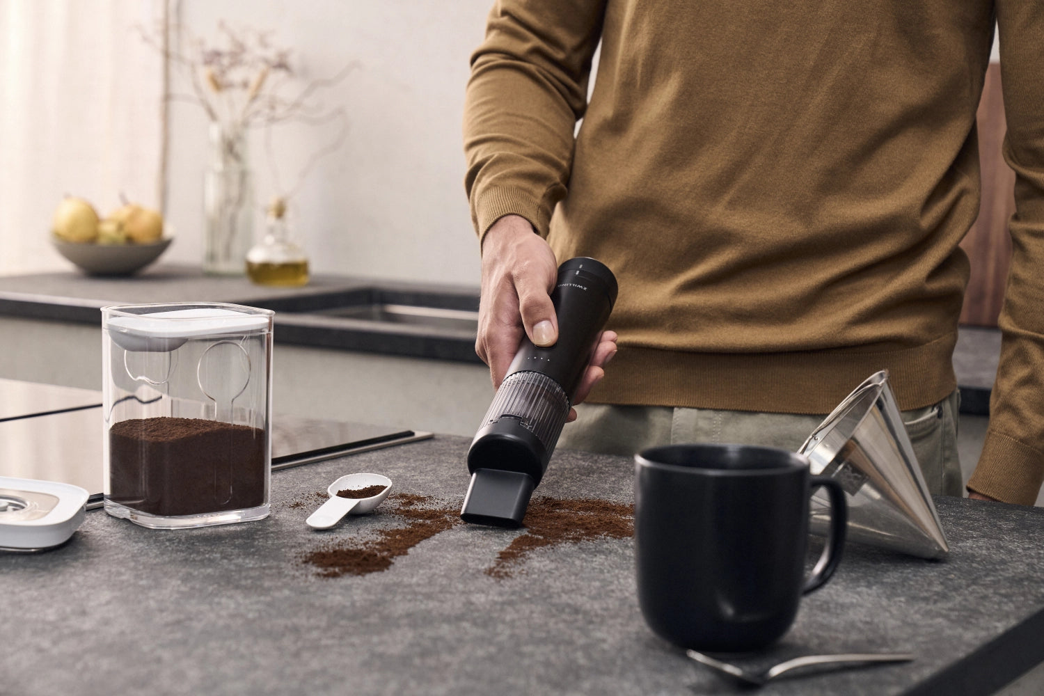 Xtend kabelloser Handstaubsauger von Zwilling, leistungsstark und flexibel, ideal für die schnelle Reinigung in der Küche und im Haushalt.