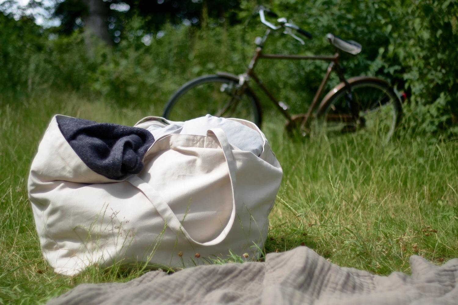 Geräumige Big Long Tasche in sanftem Stein, aus 100% Biobaumwolle, ideal für umweltfreundliche Aufbewahrung und vielseitige Anwendungen.