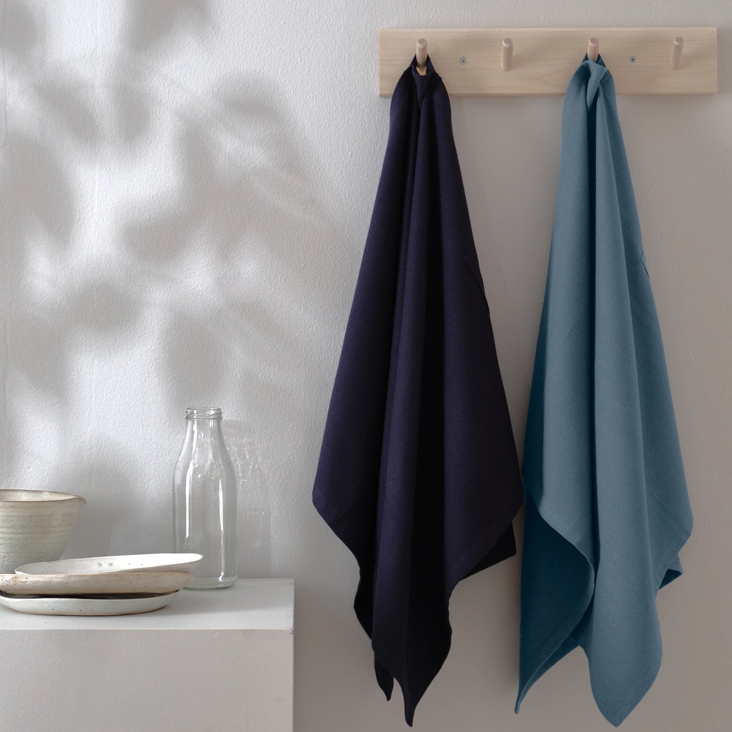 Hochwertiges 2er Set Geschirrtücher in sanftem Ocean-Blau, 53x86cm, aus 100% Biobaumwolle – ideal für umweltbewusste Haushalte.