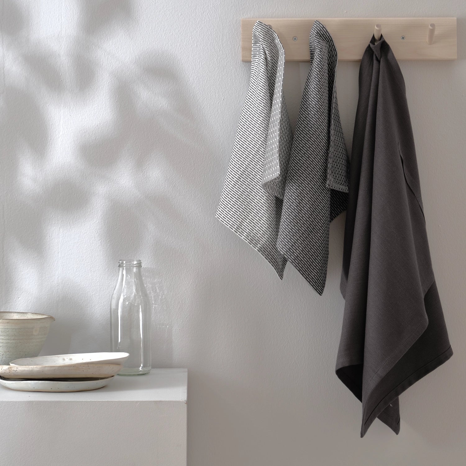 Set aus drei Geschirr- und Spültüchern (53x86cm) aus nachhaltiger Biobaumwolle, stilvolles Design für umweltfreundliche Küchen.