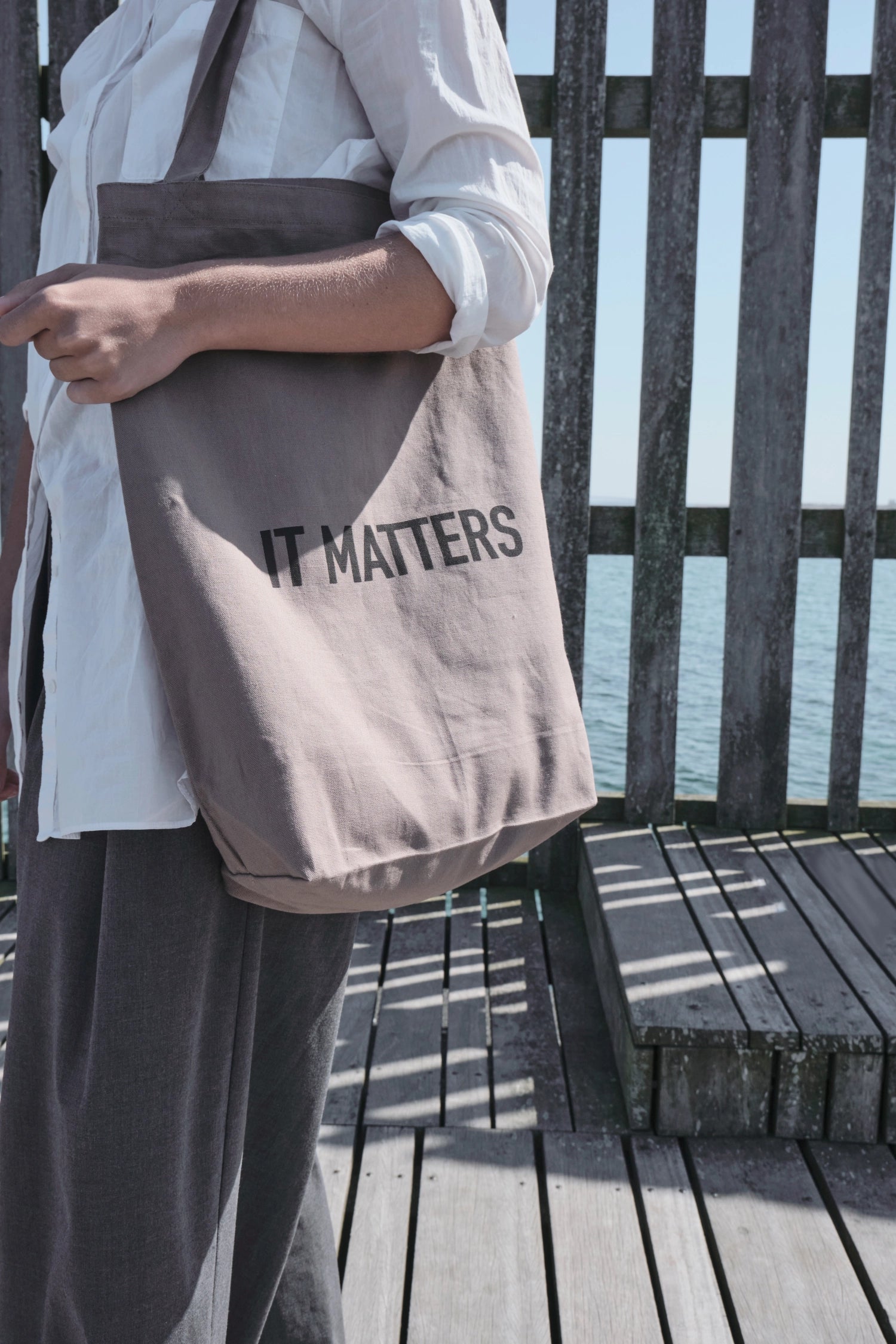 It Matters Tasche in clay, 50x35x15 cm, aus Biobaumwolle von The Organic Company, ideal für umweltbewusste Einkäufe und stilvolle Aufbewahrung.