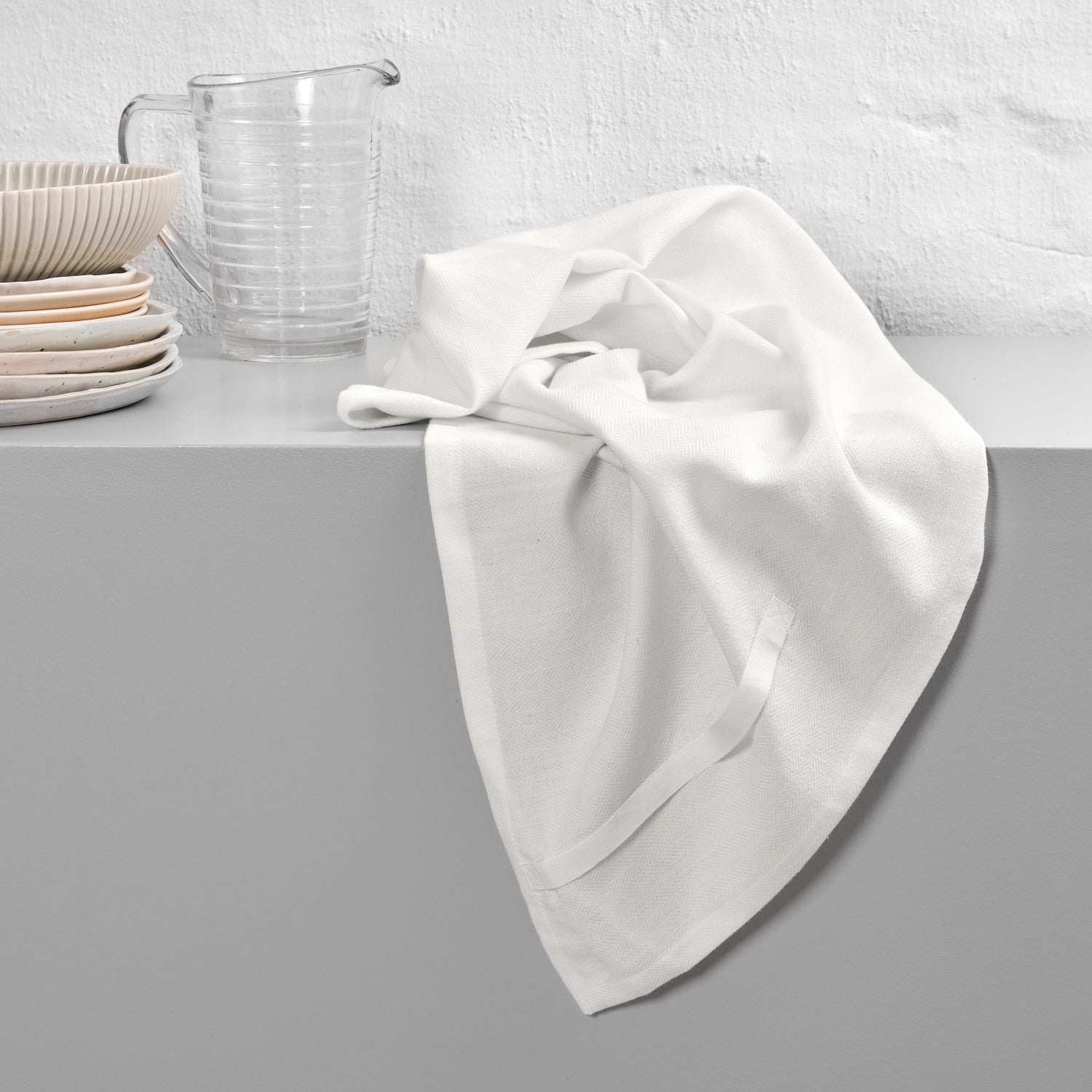Hochwertiges Geschirrtuch aus Biobaumwolle in natural white, 53x86cm, von The Organic Company – perfekt für nachhaltige Küchen.