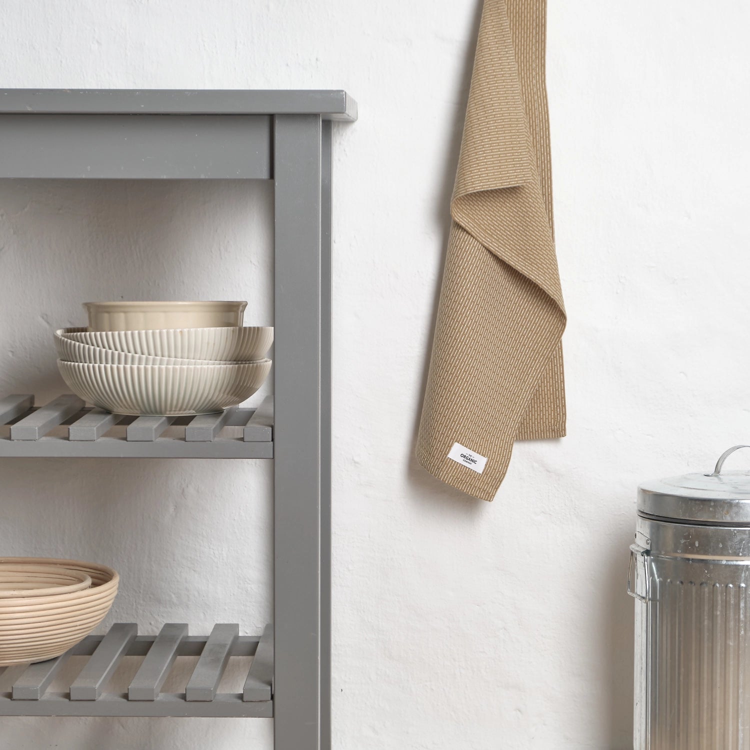 Kleines Geschirrtuch in khaki stone aus Biobaumwolle, 35x60cm, von The Organic Company – umweltfreundlich und praktisch für die Küche.