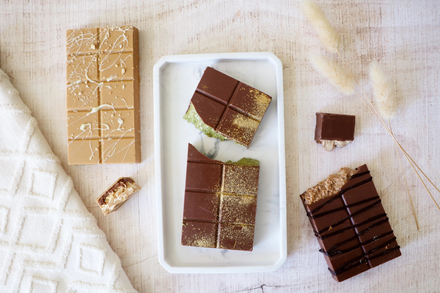 Cremige Pralinépaste aus Haselnüssen in 200g Dose, ideal zum Verfeinern von Desserts und Backwaren für ein besonderes Geschmackserlebnis.
