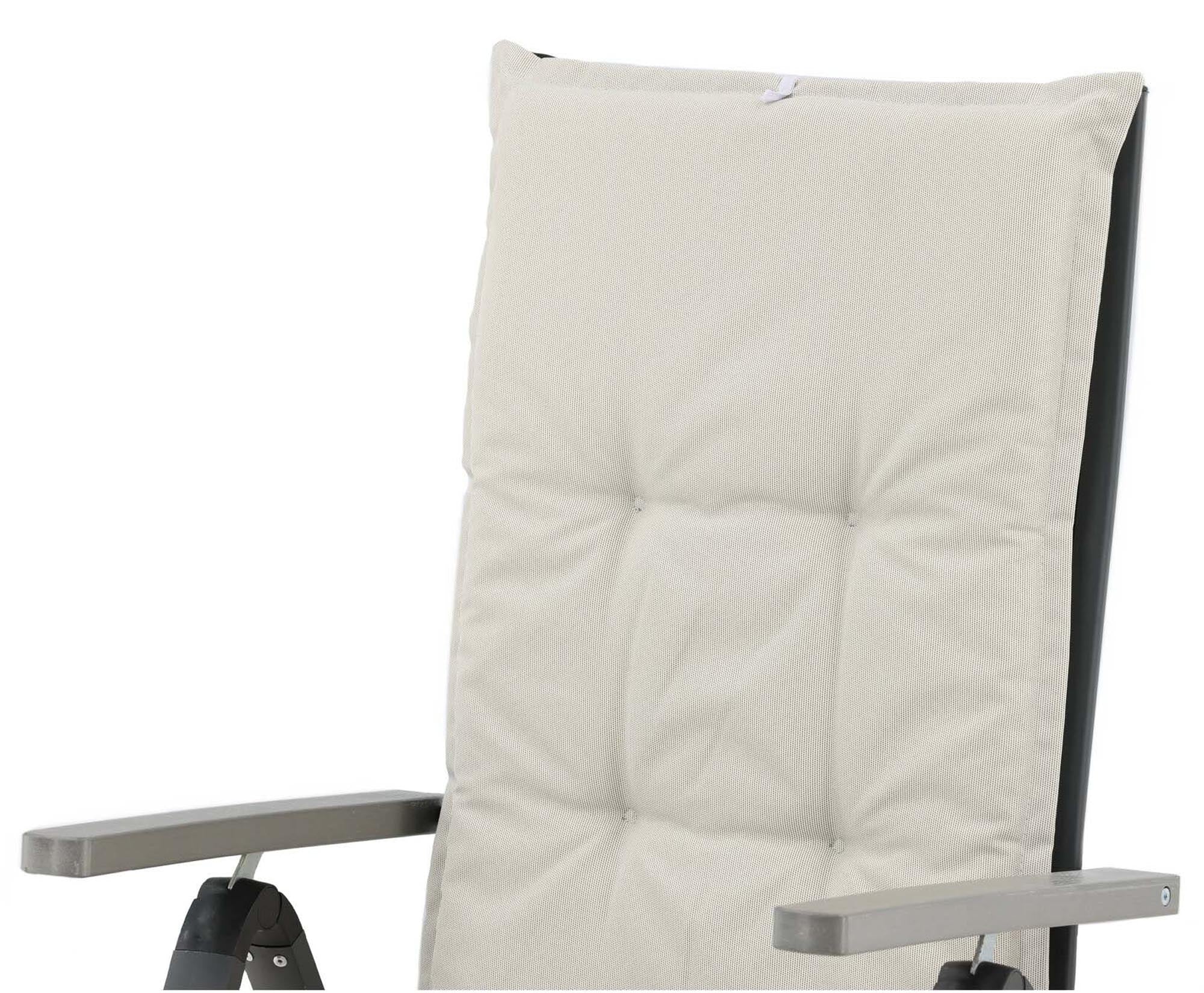 Stylisches 5-Pos-Sitzkissen von Venture Home in eleganten Cremetönen, ideal für Komfort und stilvolle Akzente in jedem Raum.